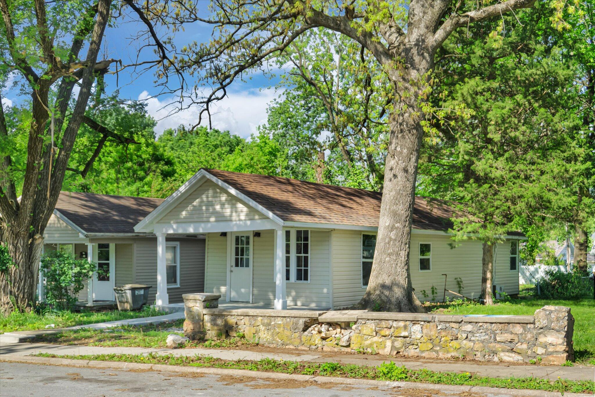 2041 North Pickwick Avenue Property Photo 1