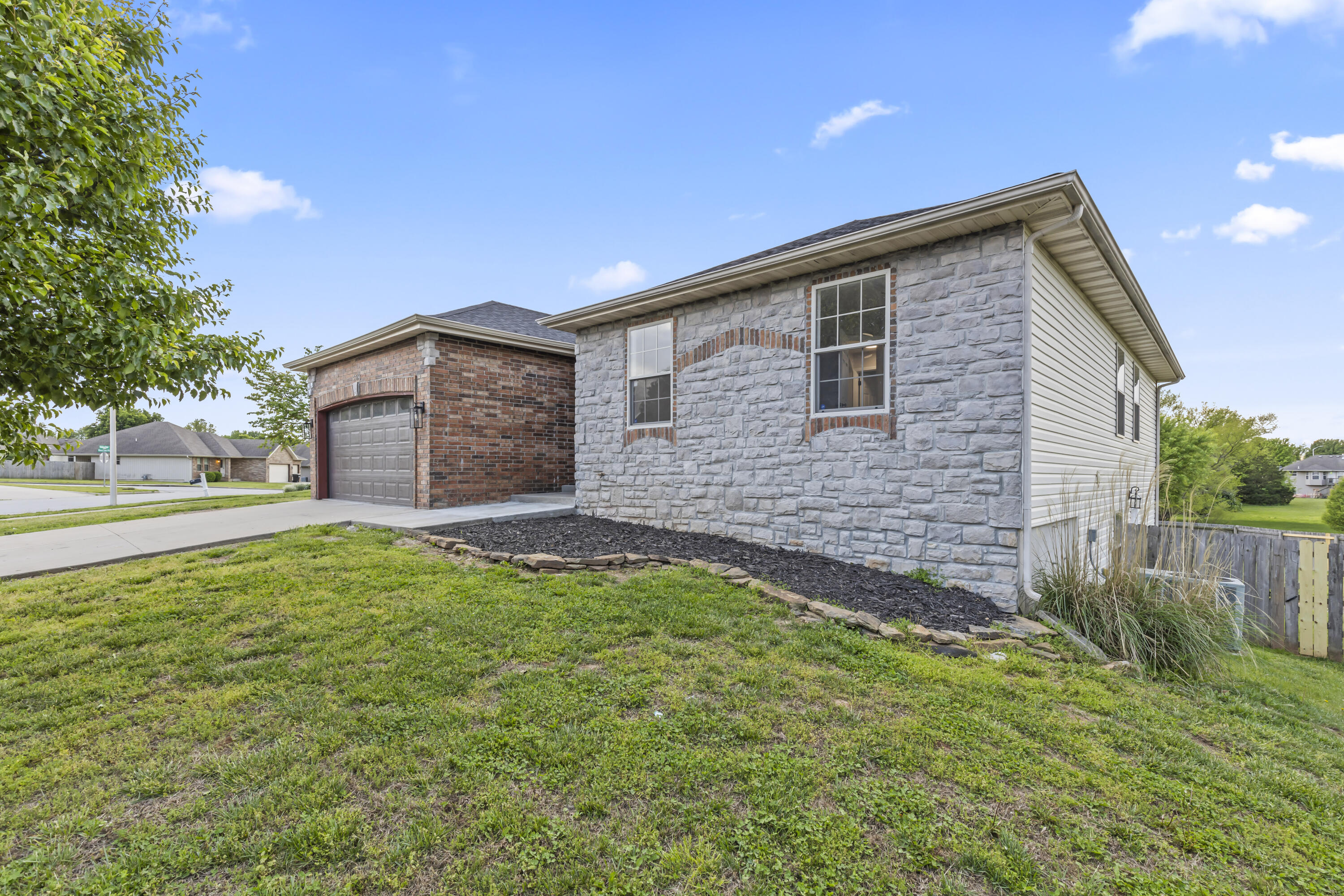 5703 South Vicksburg Battle Court Property Photo 1