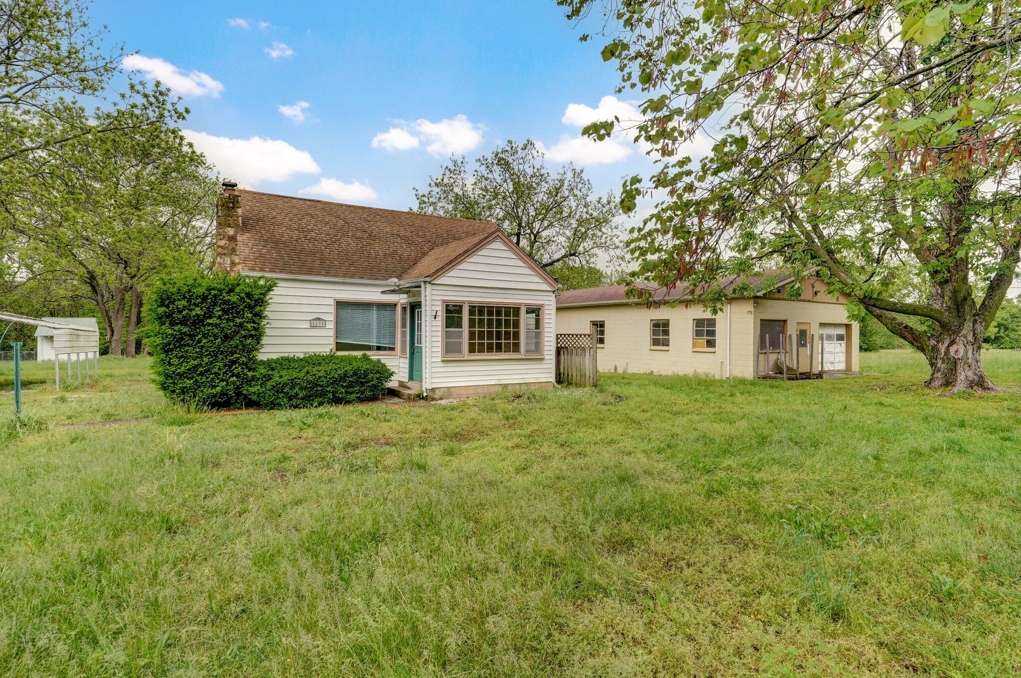 1133 North Dickerson Avenue Property Photo 2