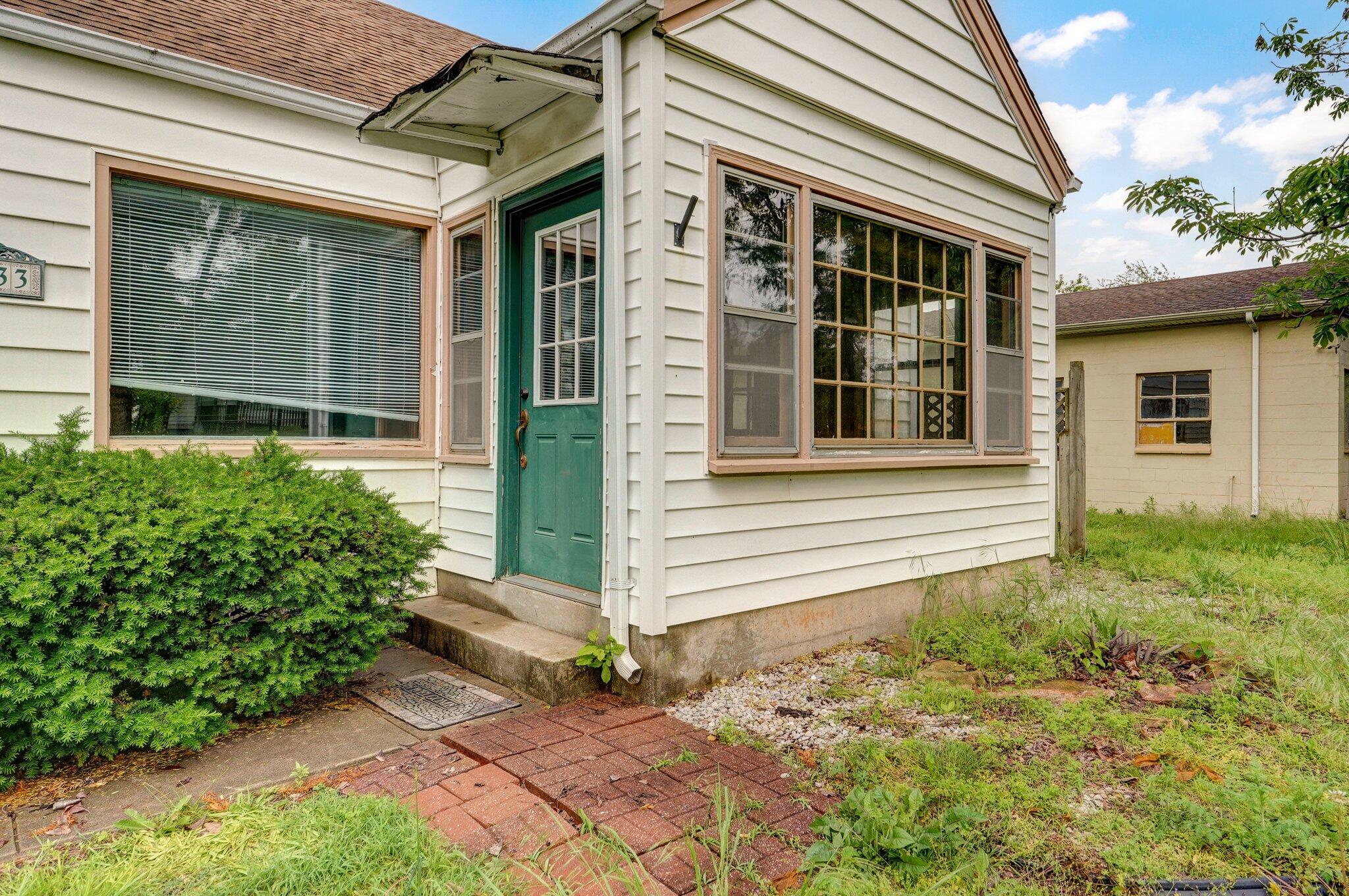 1133 North Dickerson Avenue Property Photo 4