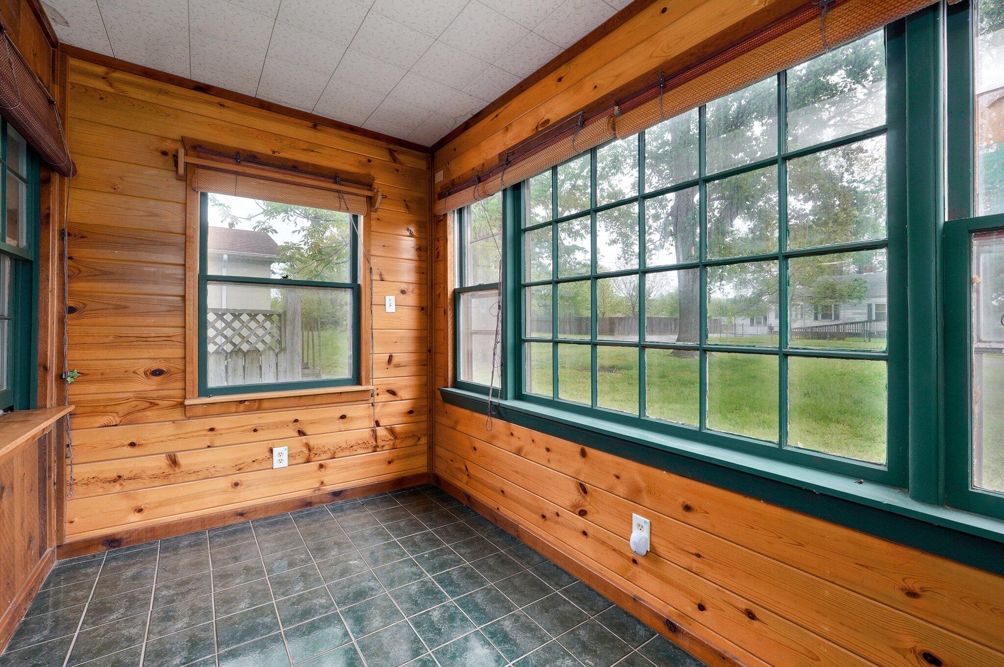 1133 North Dickerson Avenue Property Photo 5