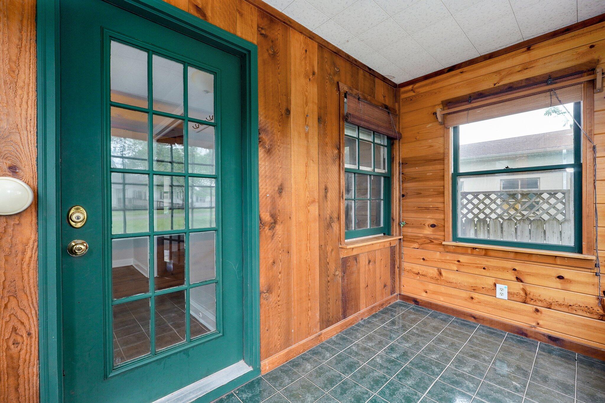 1133 North Dickerson Avenue Property Photo 6