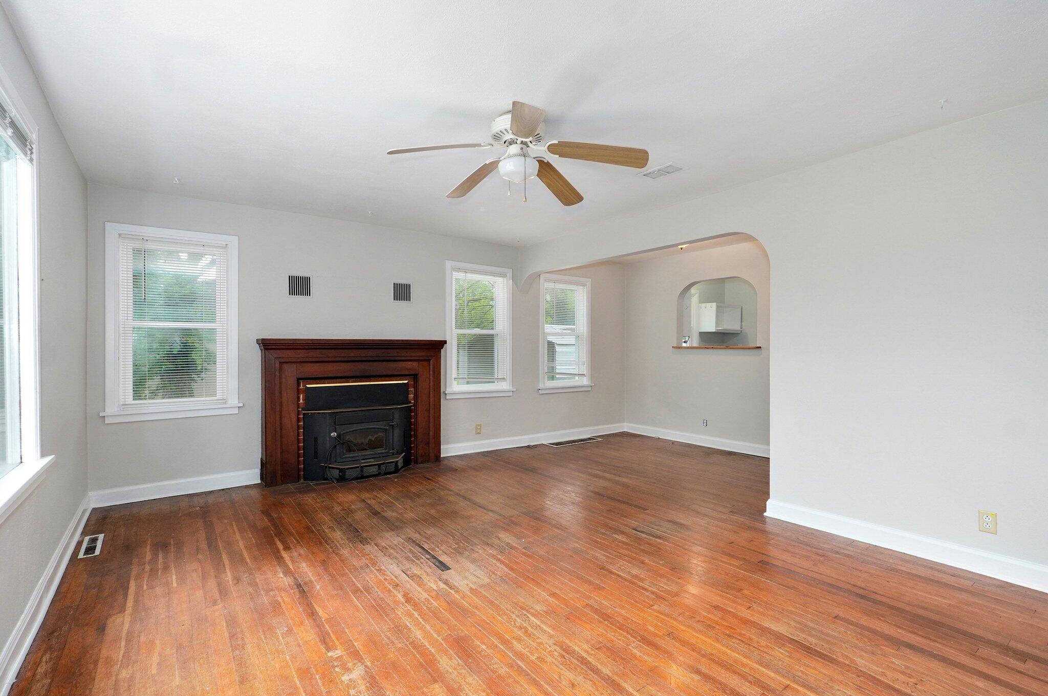 1133 North Dickerson Avenue Property Photo 7