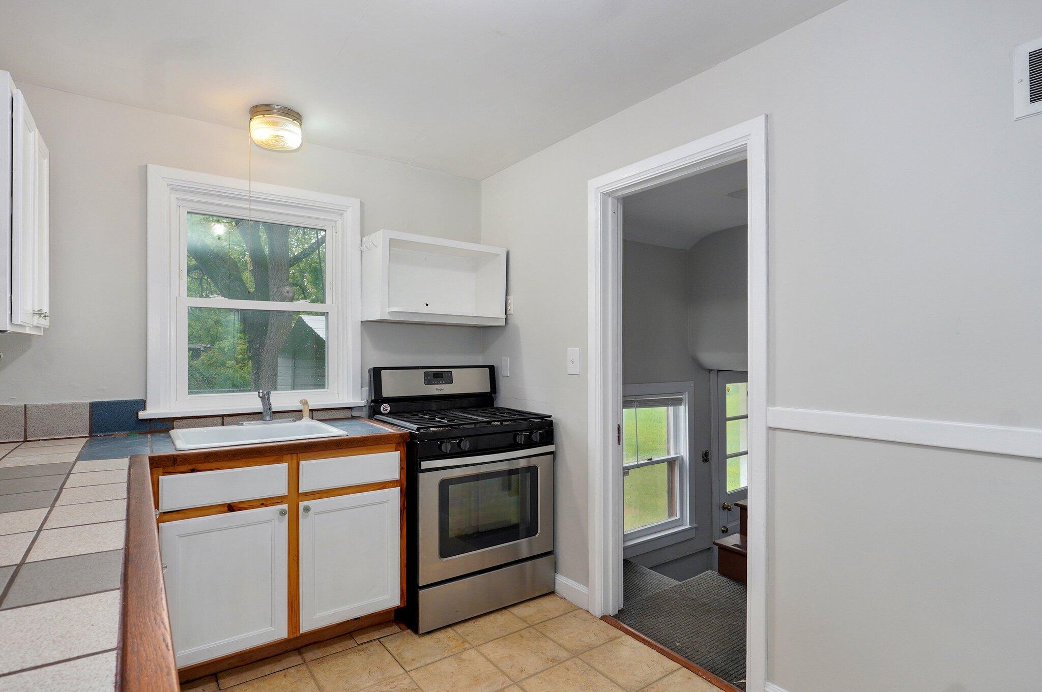 1133 North Dickerson Avenue Property Photo 12