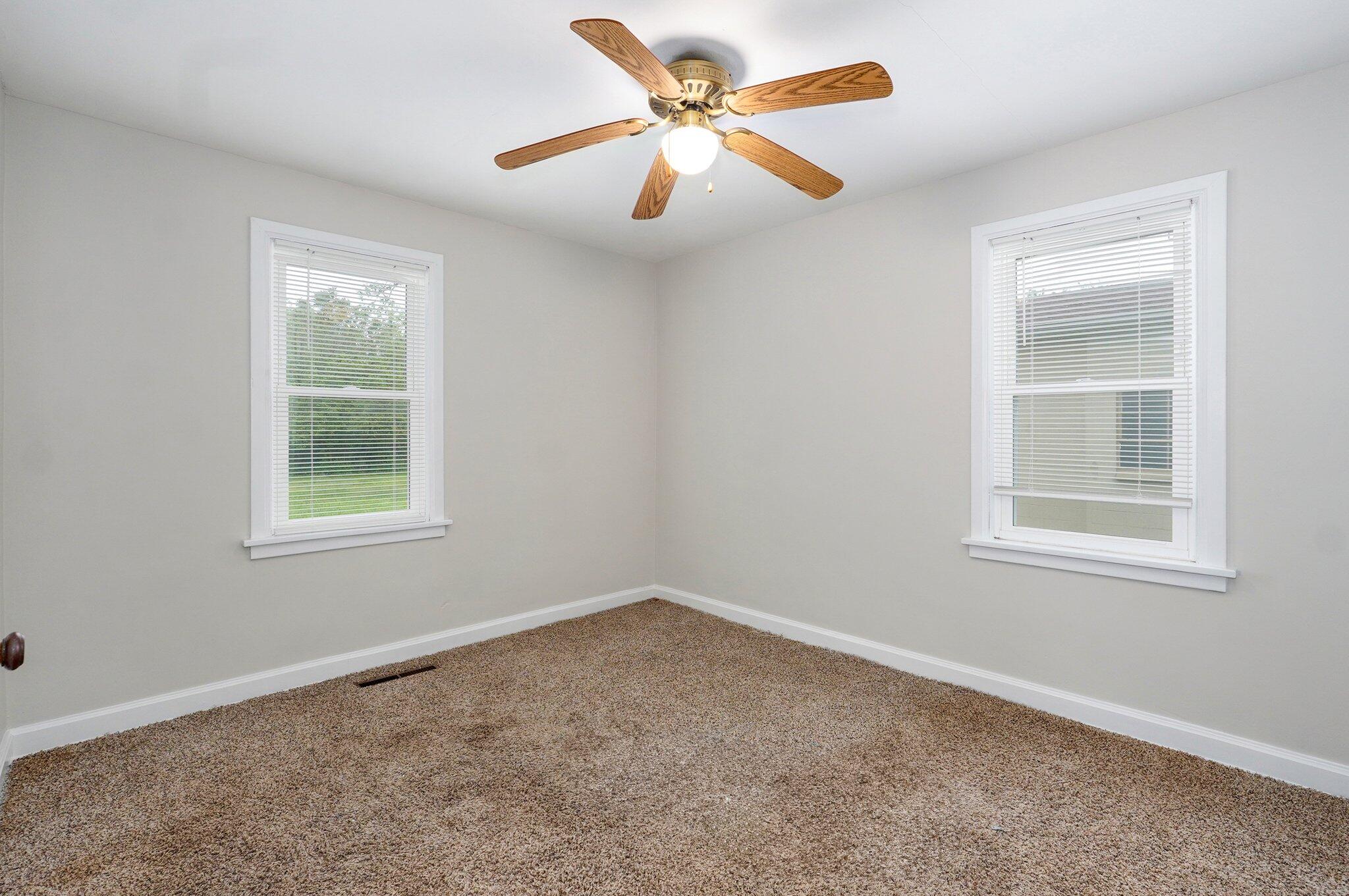 1133 North Dickerson Avenue Property Photo 15