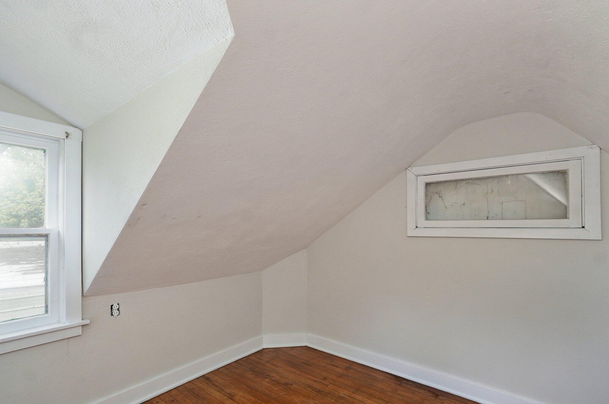 1133 North Dickerson Avenue Property Photo 24