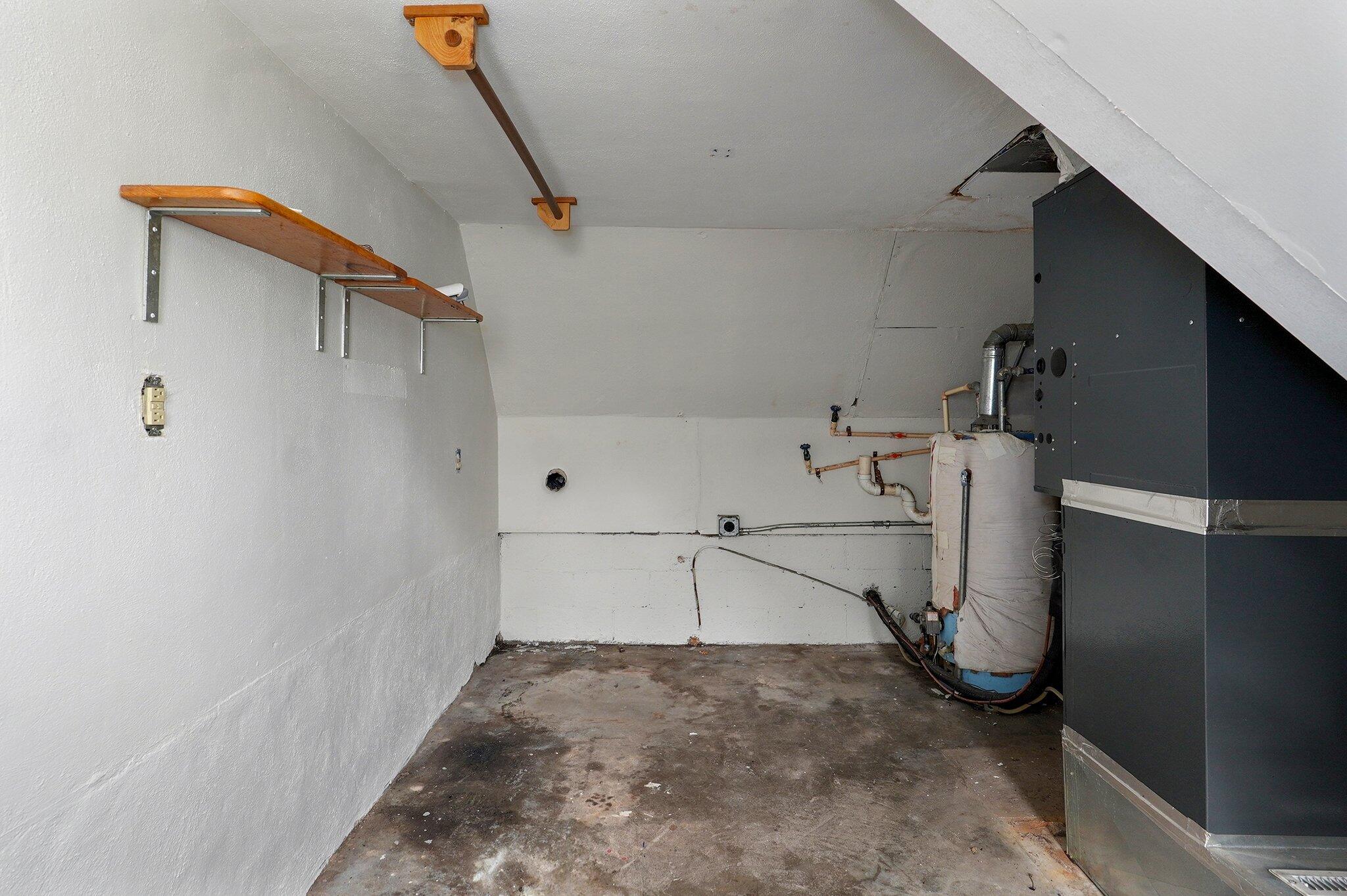1133 North Dickerson Avenue Property Photo 25