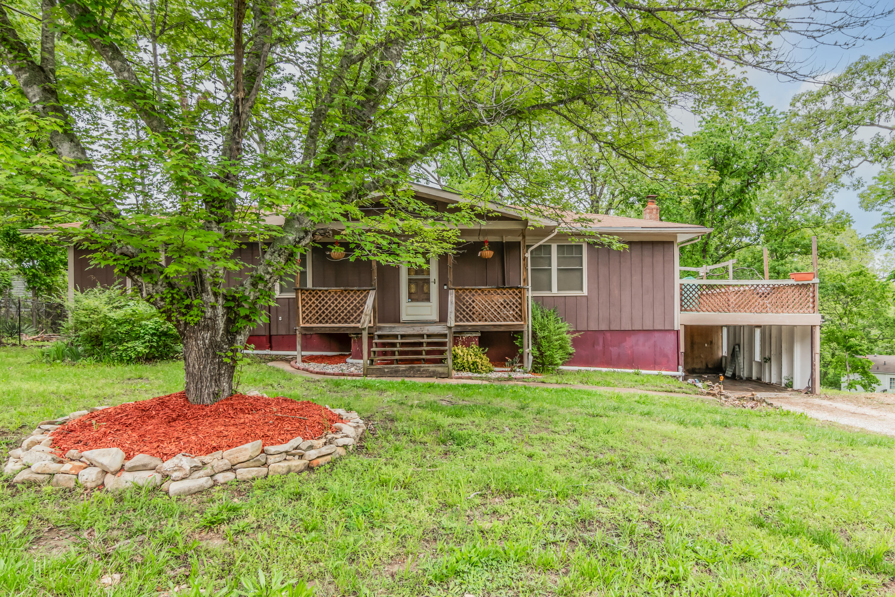 713 Taneycomo Road Property Photo 1