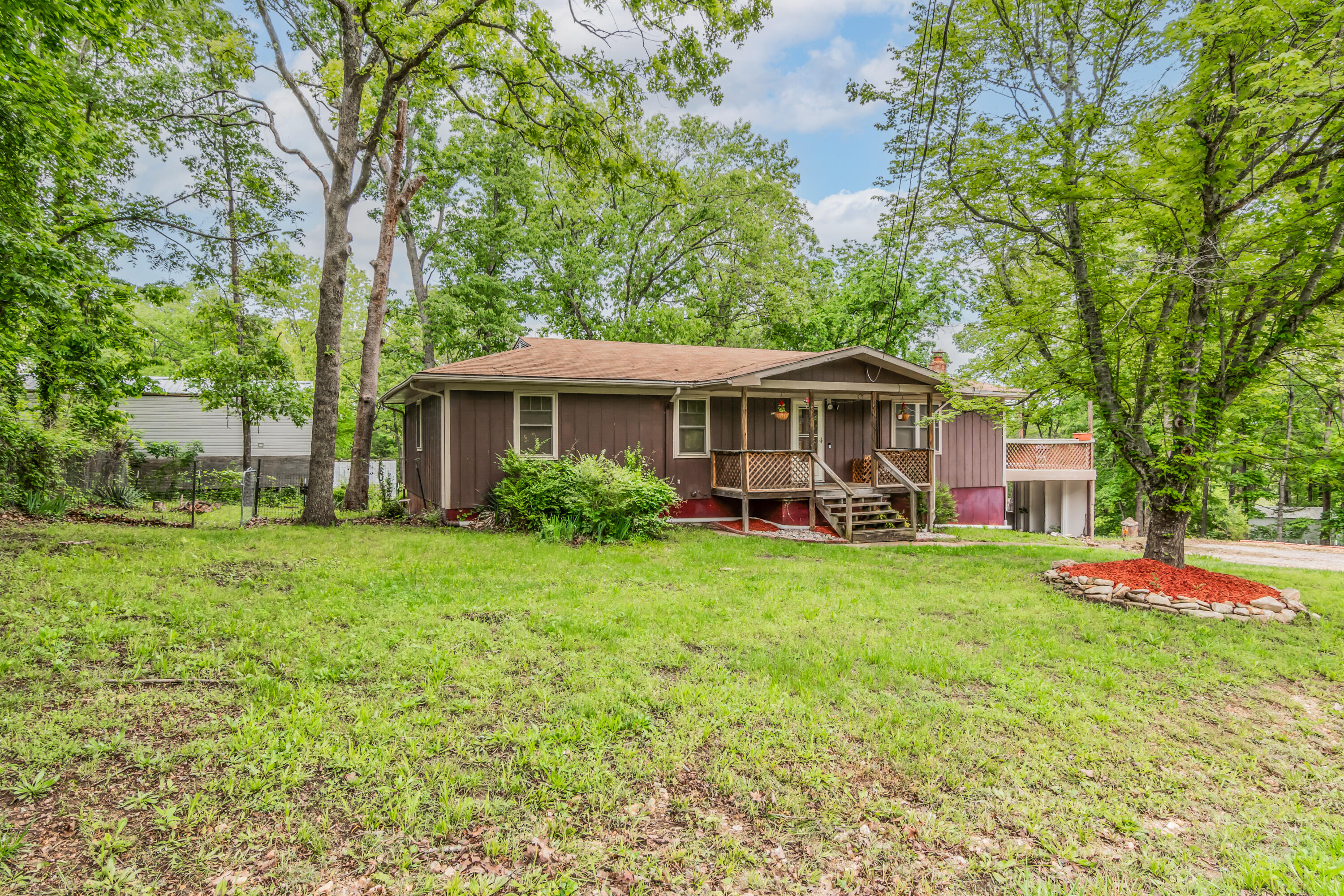 713 Taneycomo Road Property Photo 4