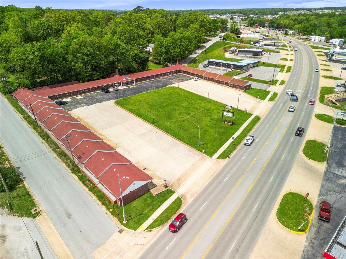 505 Porter Wagoner Boulevard Property Photo 3