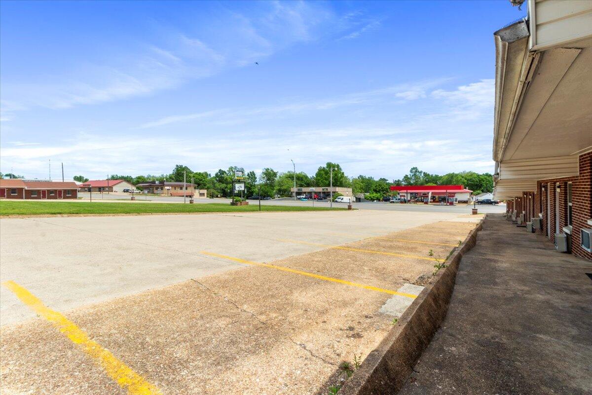 505 Porter Wagoner Boulevard Property Photo 5