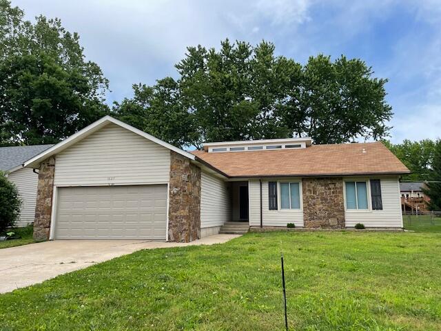 1627 West Lindberg Street Property Photo