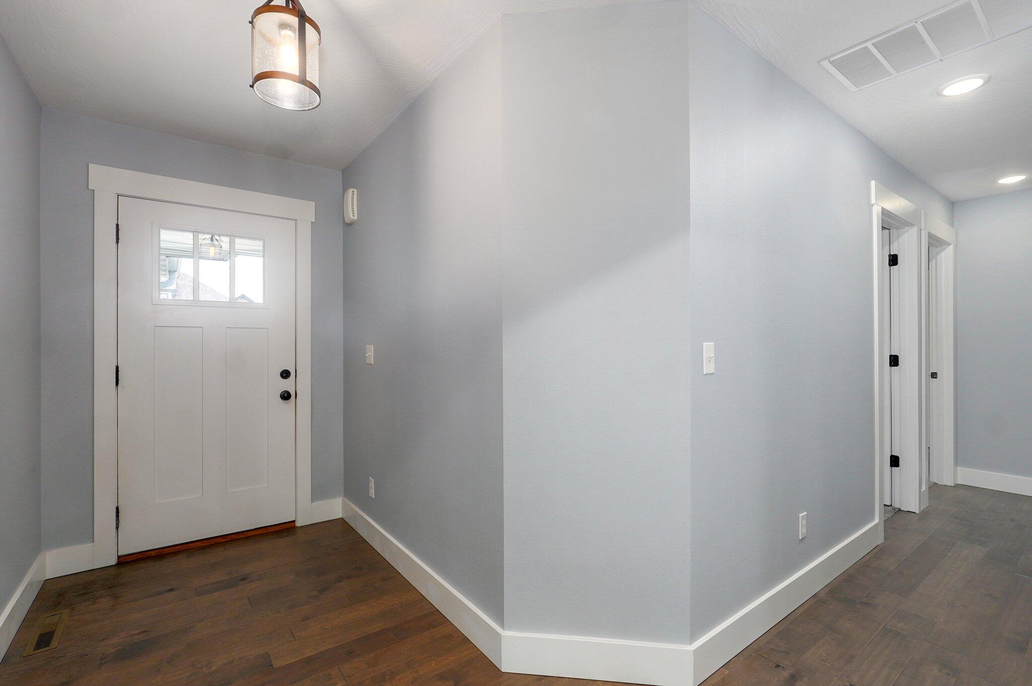 1404 East Hayloft Drive Property Photo 3
