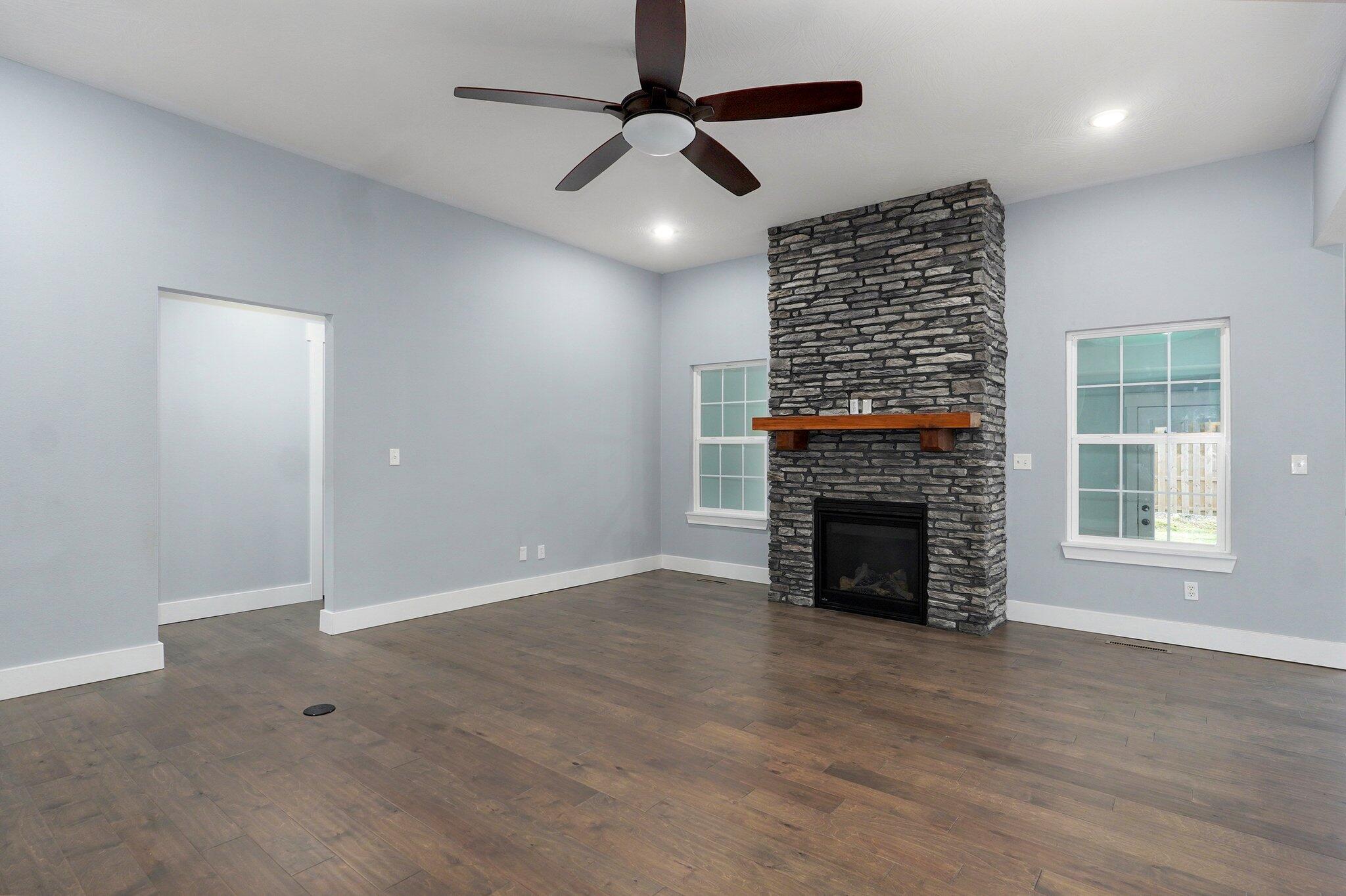 1404 East Hayloft Drive Property Photo 4