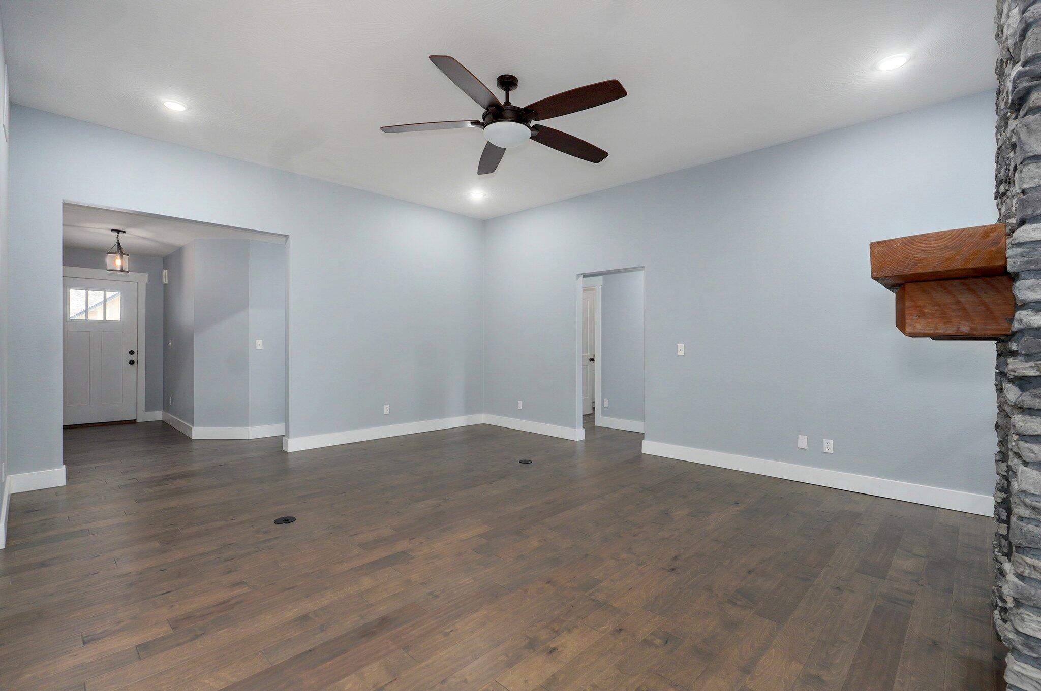 1404 East Hayloft Drive Property Photo 5