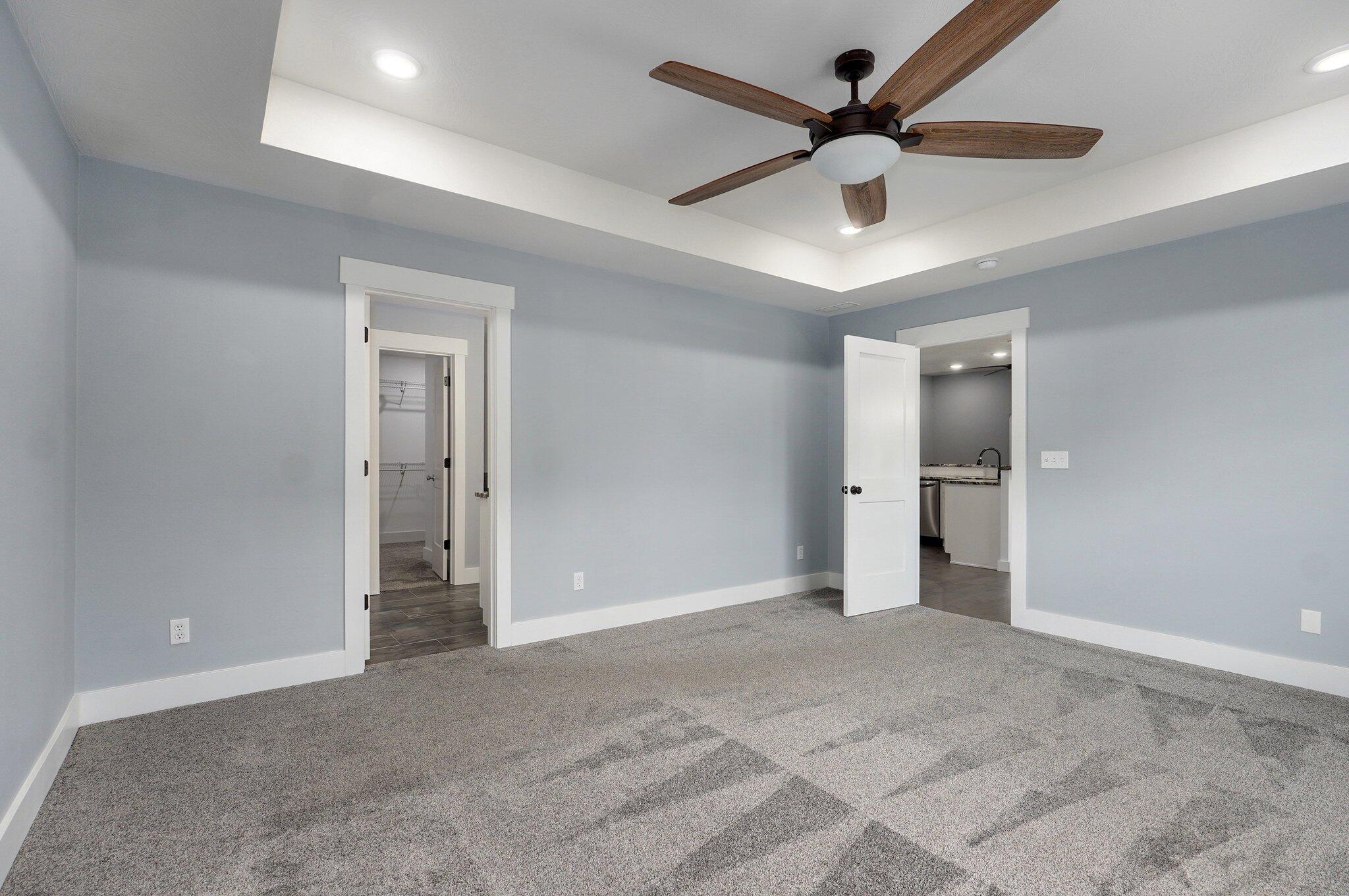 1404 East Hayloft Drive Property Photo 15