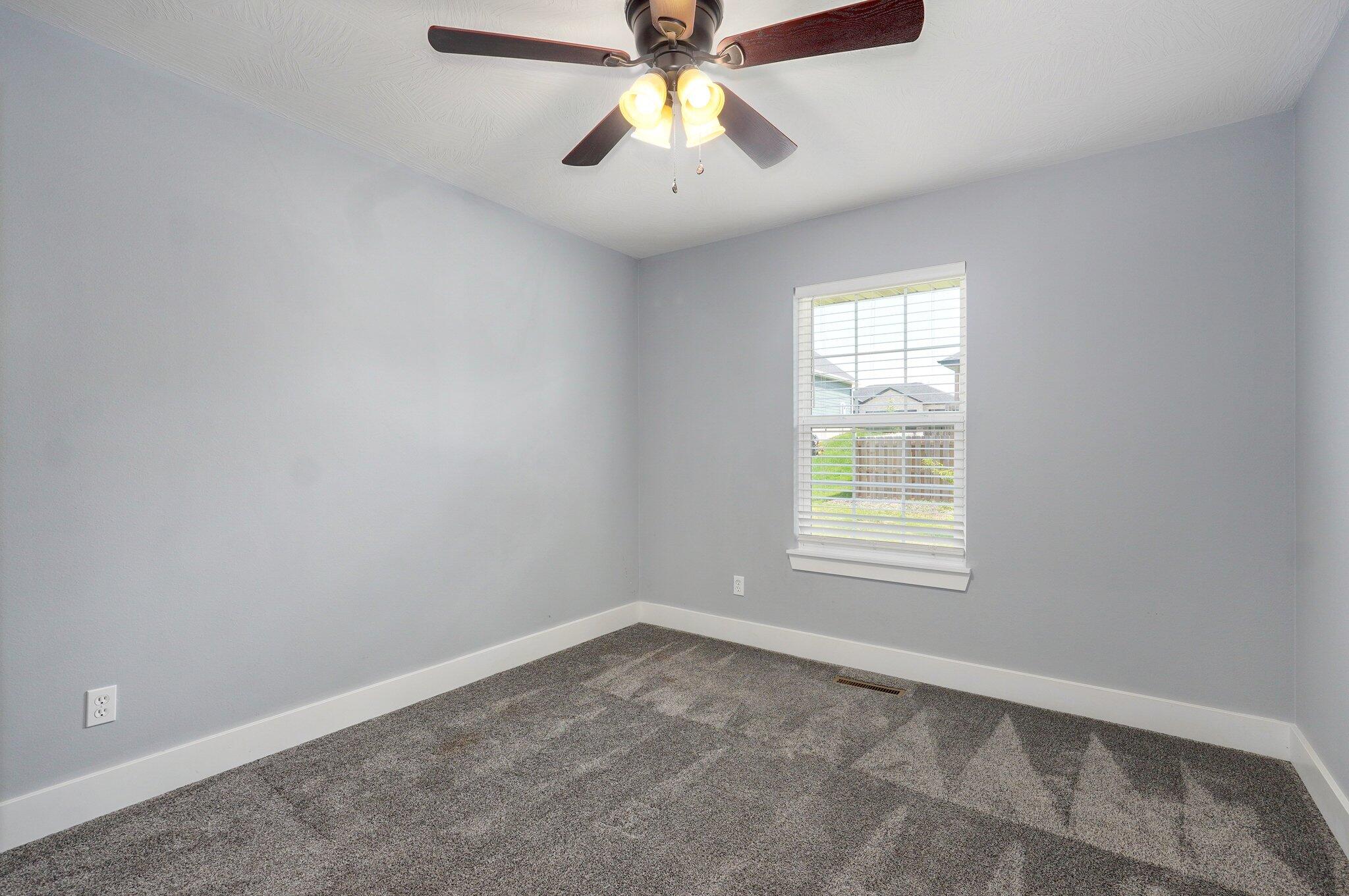 1404 East Hayloft Drive Property Photo 21
