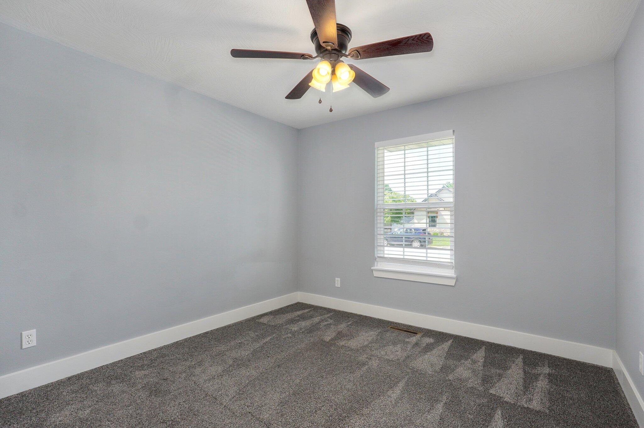 1404 East Hayloft Drive Property Photo 25
