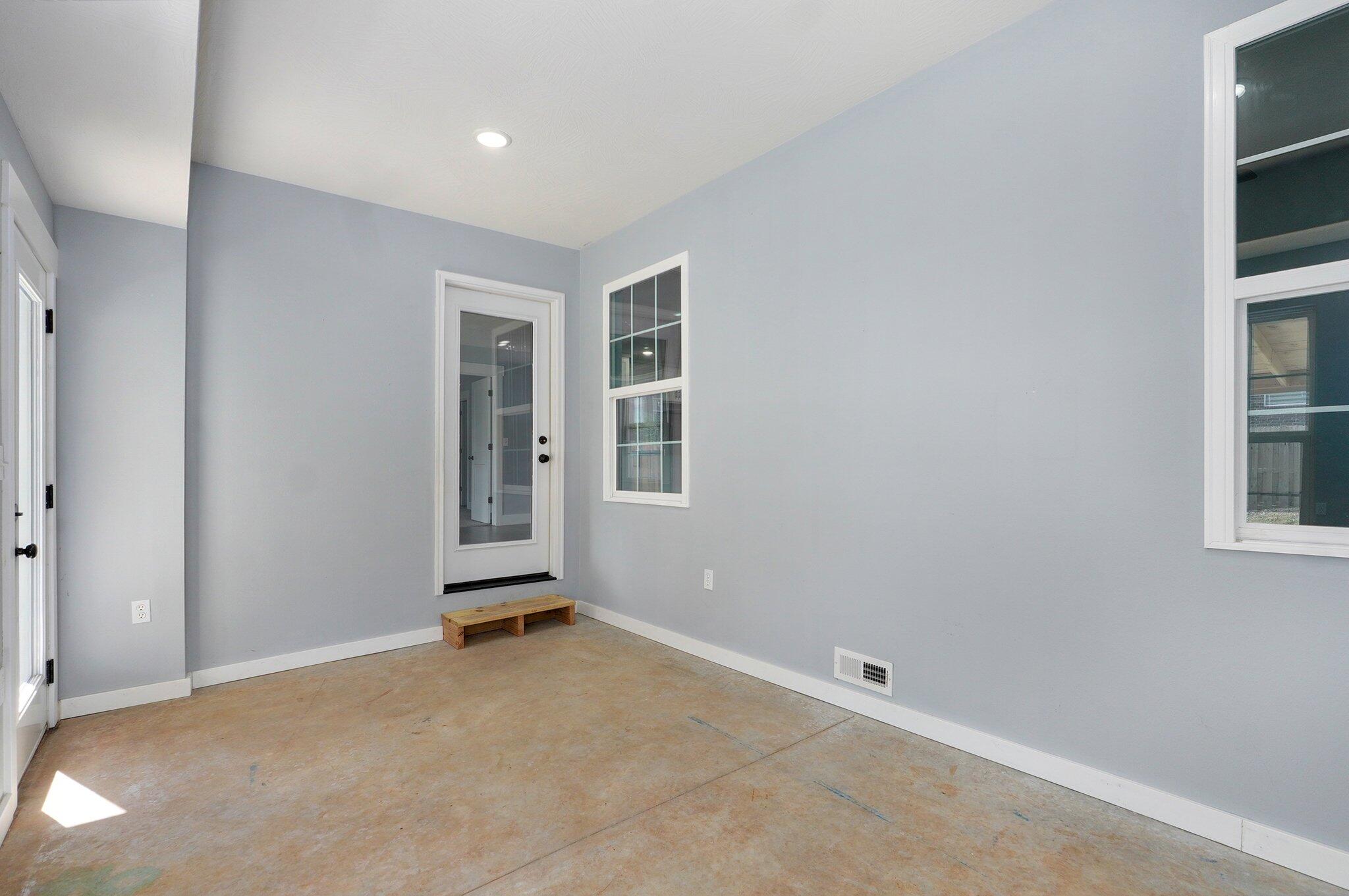 1404 East Hayloft Drive Property Photo 27