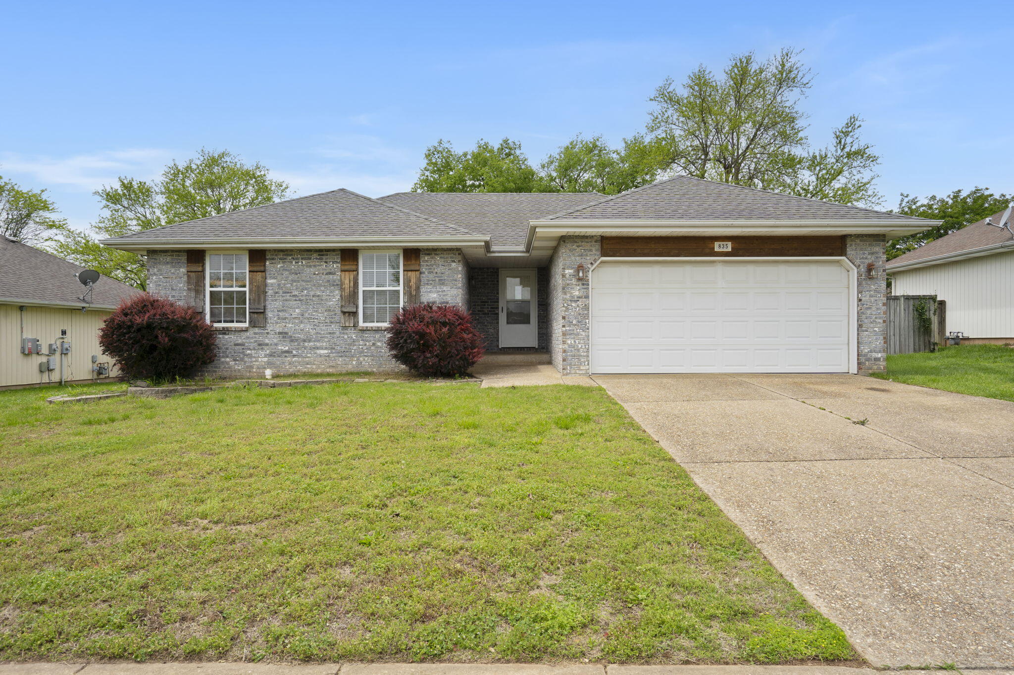 835 South Suburban Avenue Property Photo