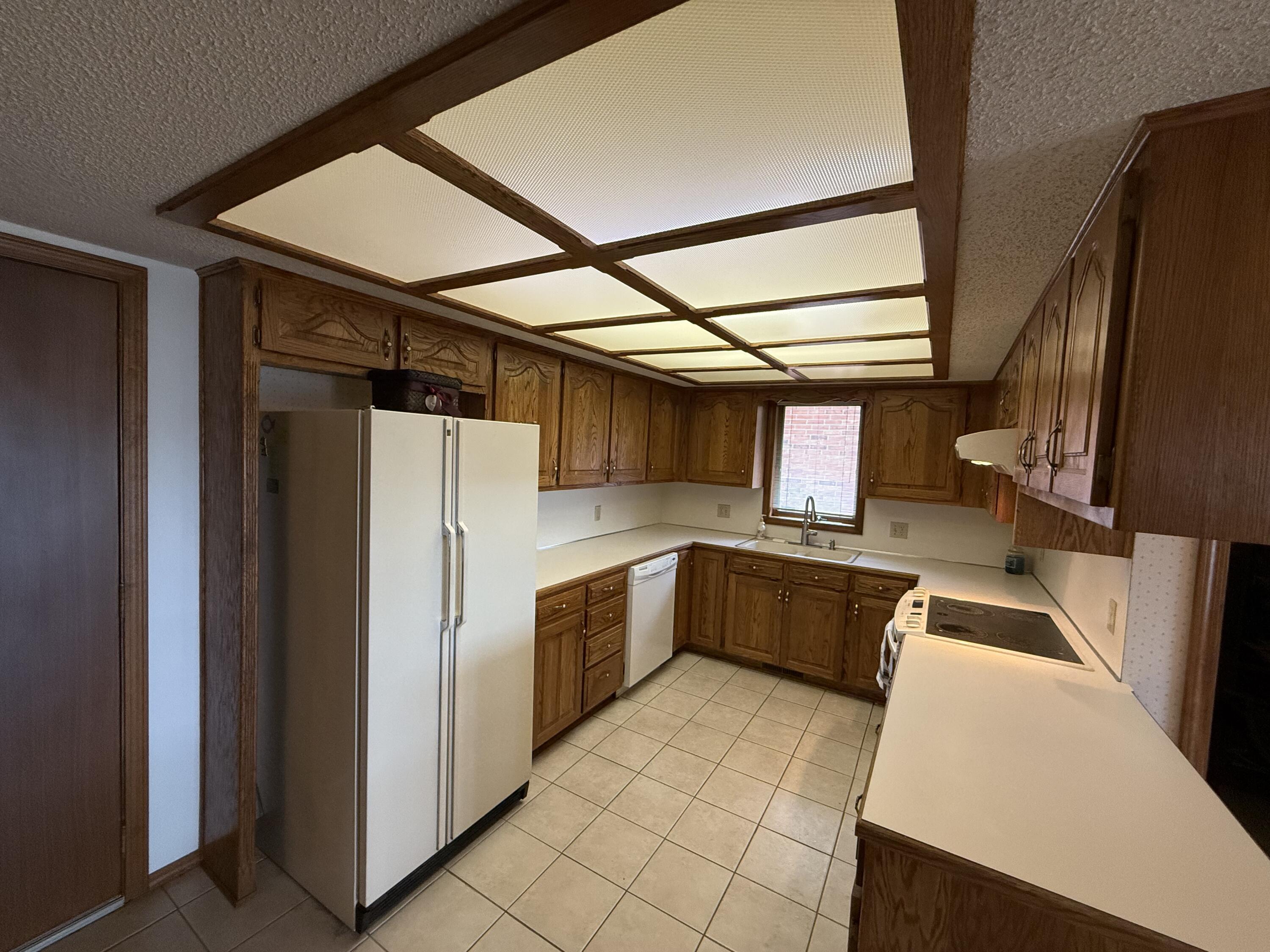 1564 East Powell Street Property Photo 9