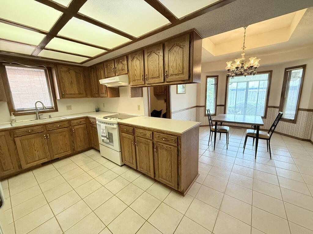1564 East Powell Street Property Photo 11