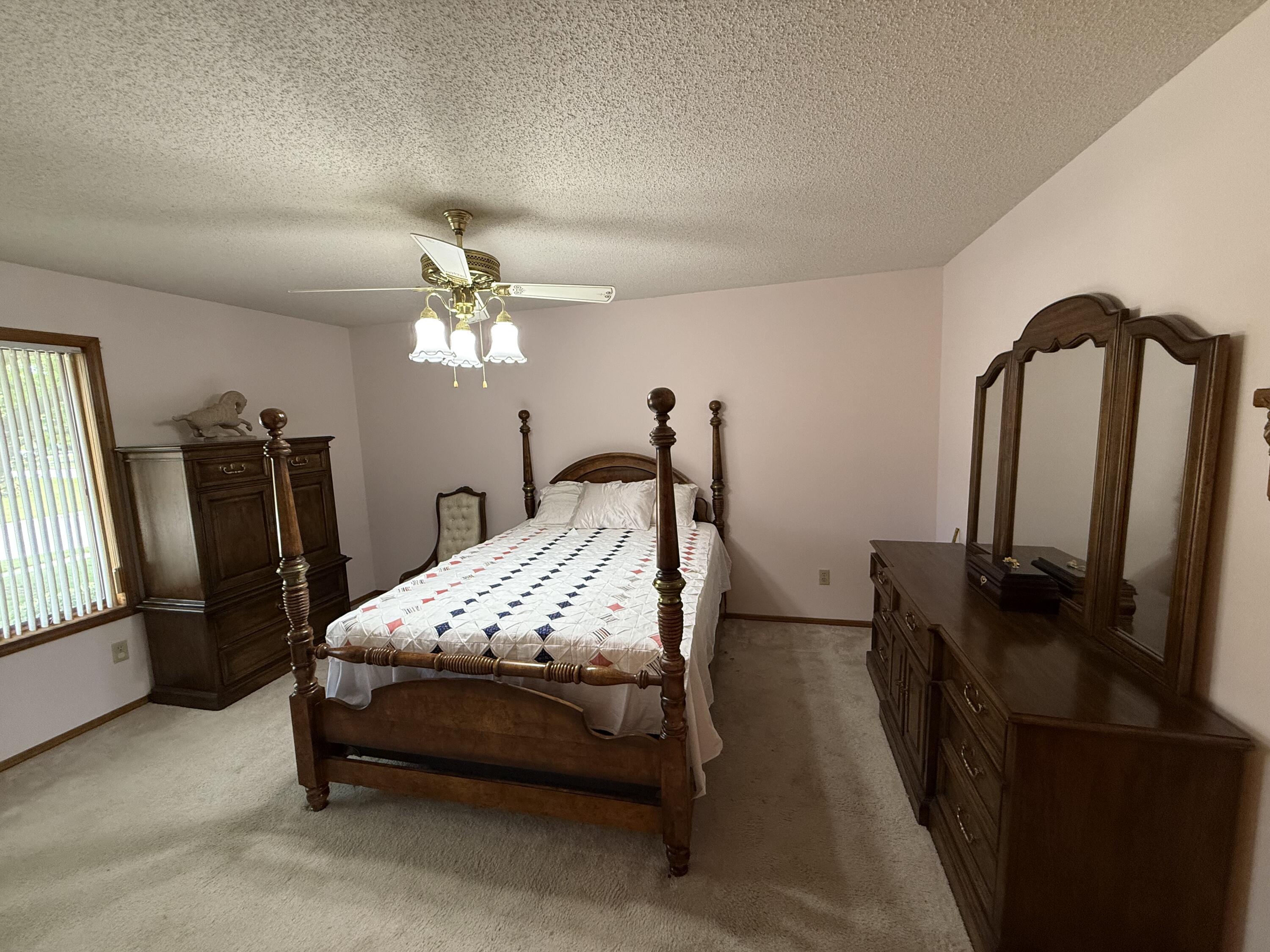 1564 East Powell Street Property Photo 15