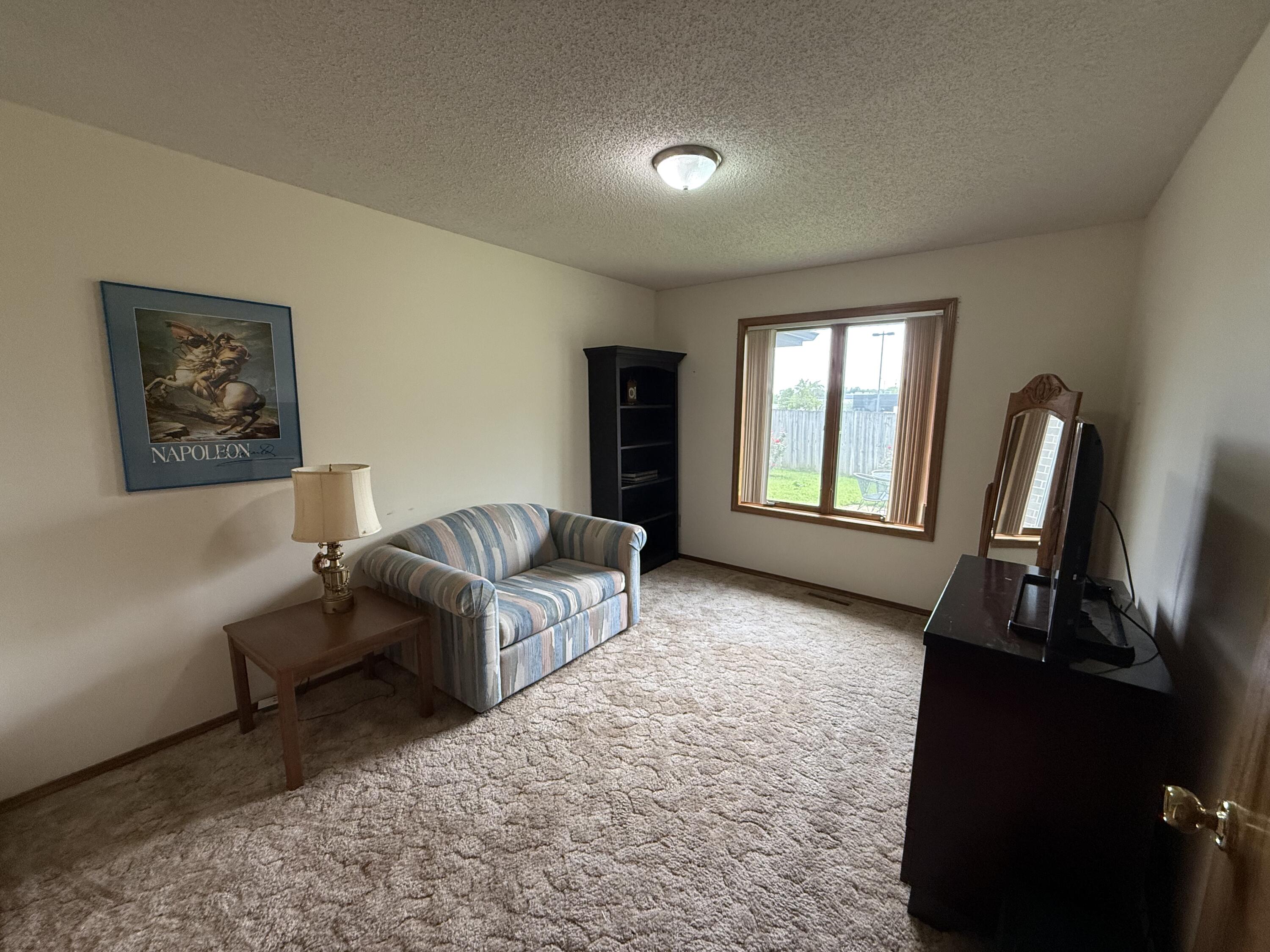 1564 East Powell Street Property Photo 17