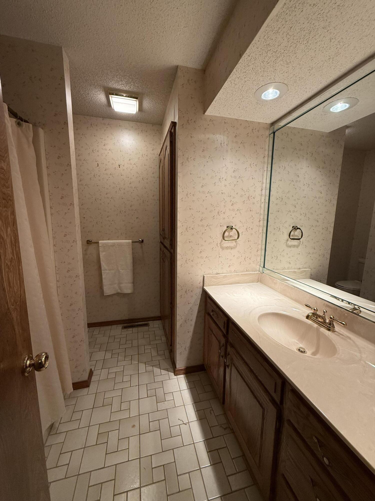 1564 East Powell Street Property Photo 19