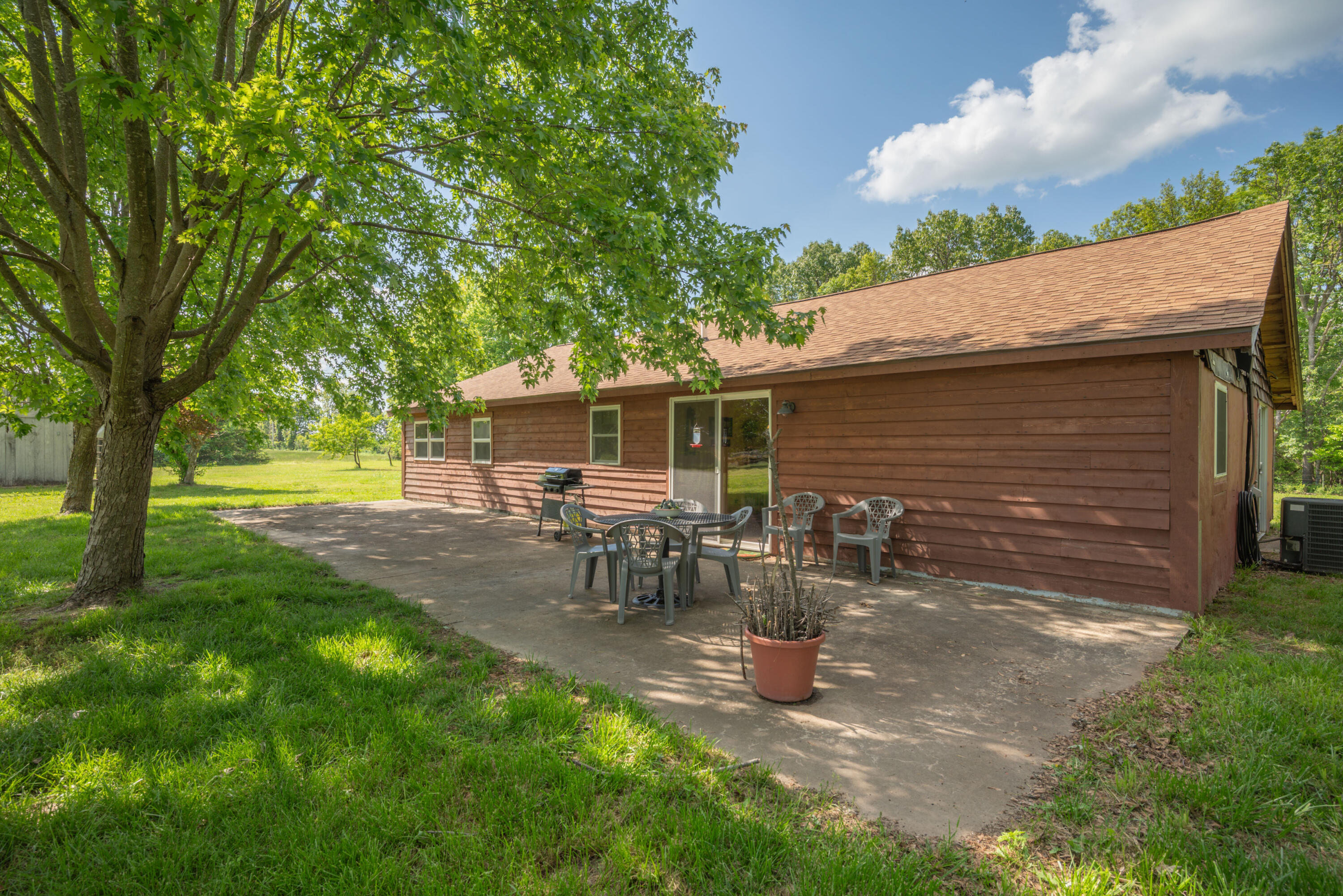 4293 Farm Road 1020 Property Photo 5