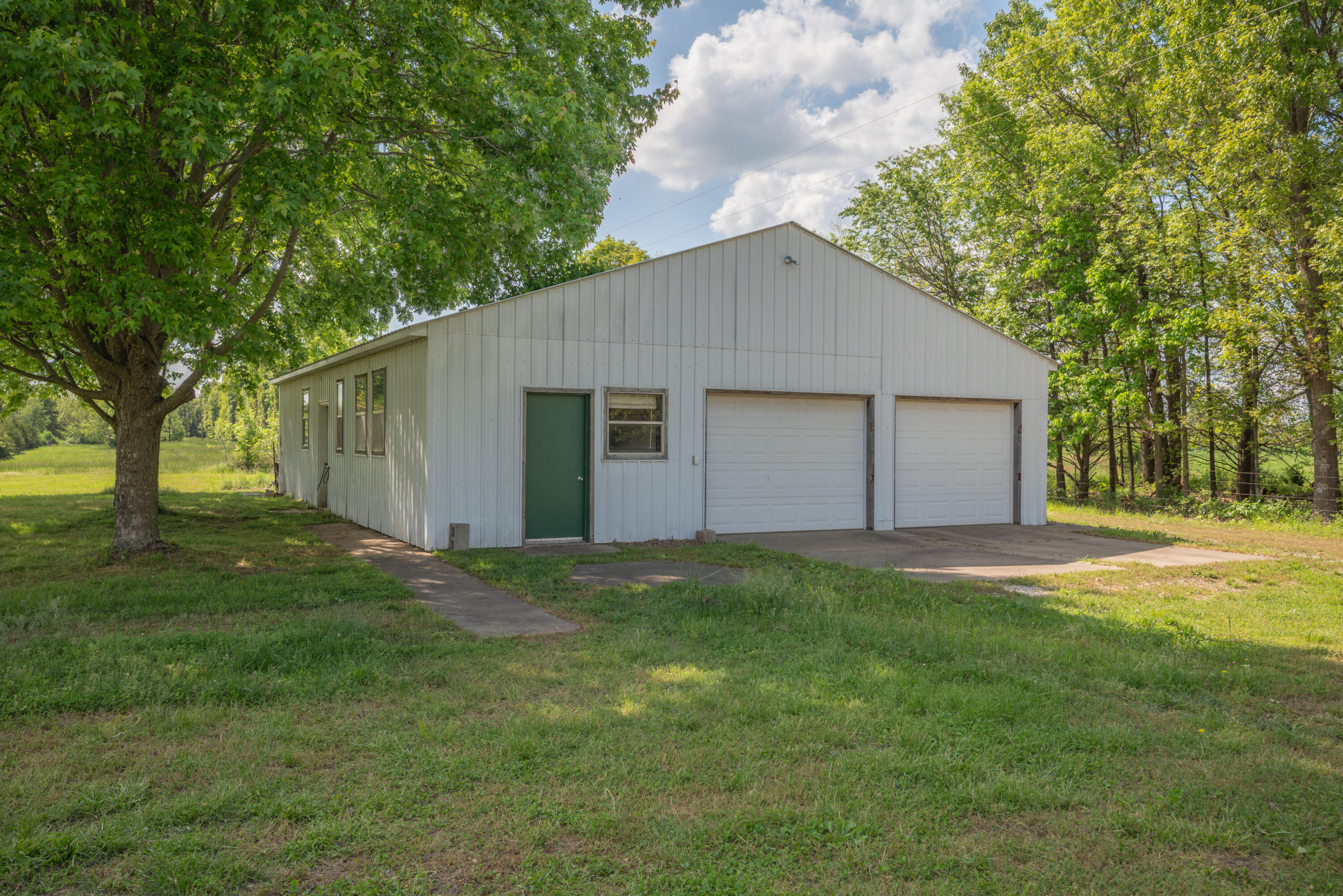 4293 Farm Road 1020 Property Photo 6