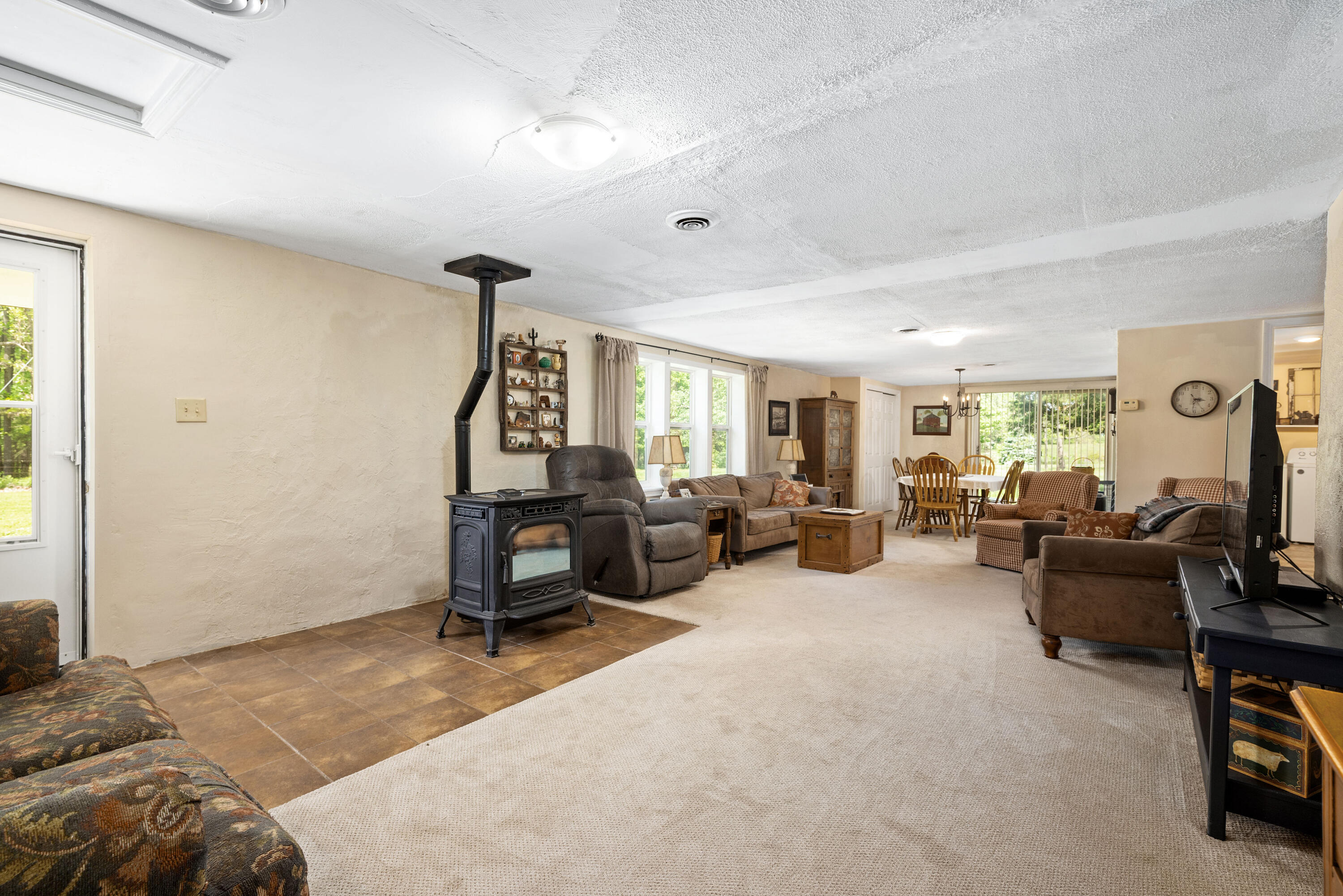 4293 Farm Road 1020 Property Photo 9