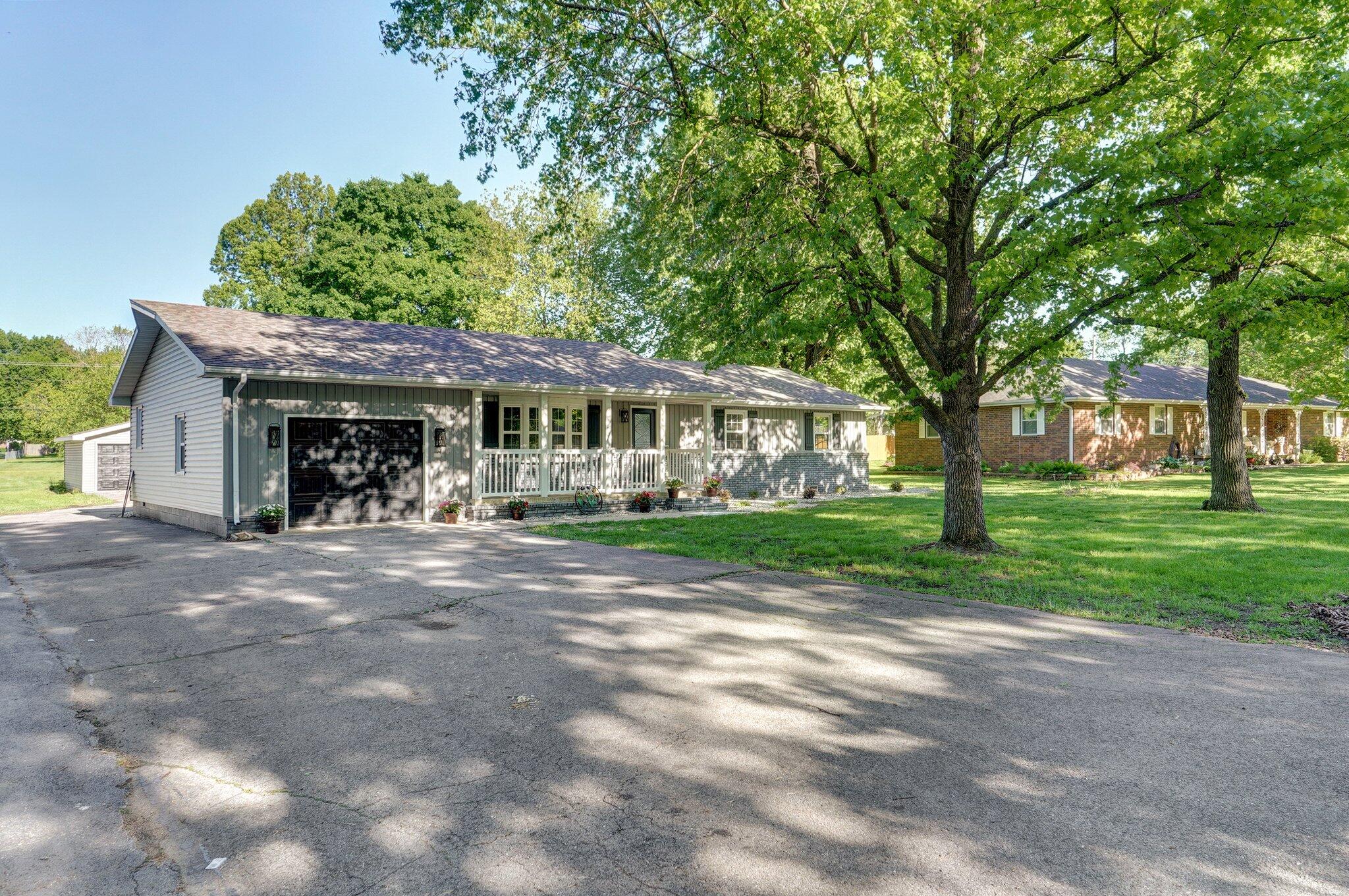 904 Oak Street Property Photo