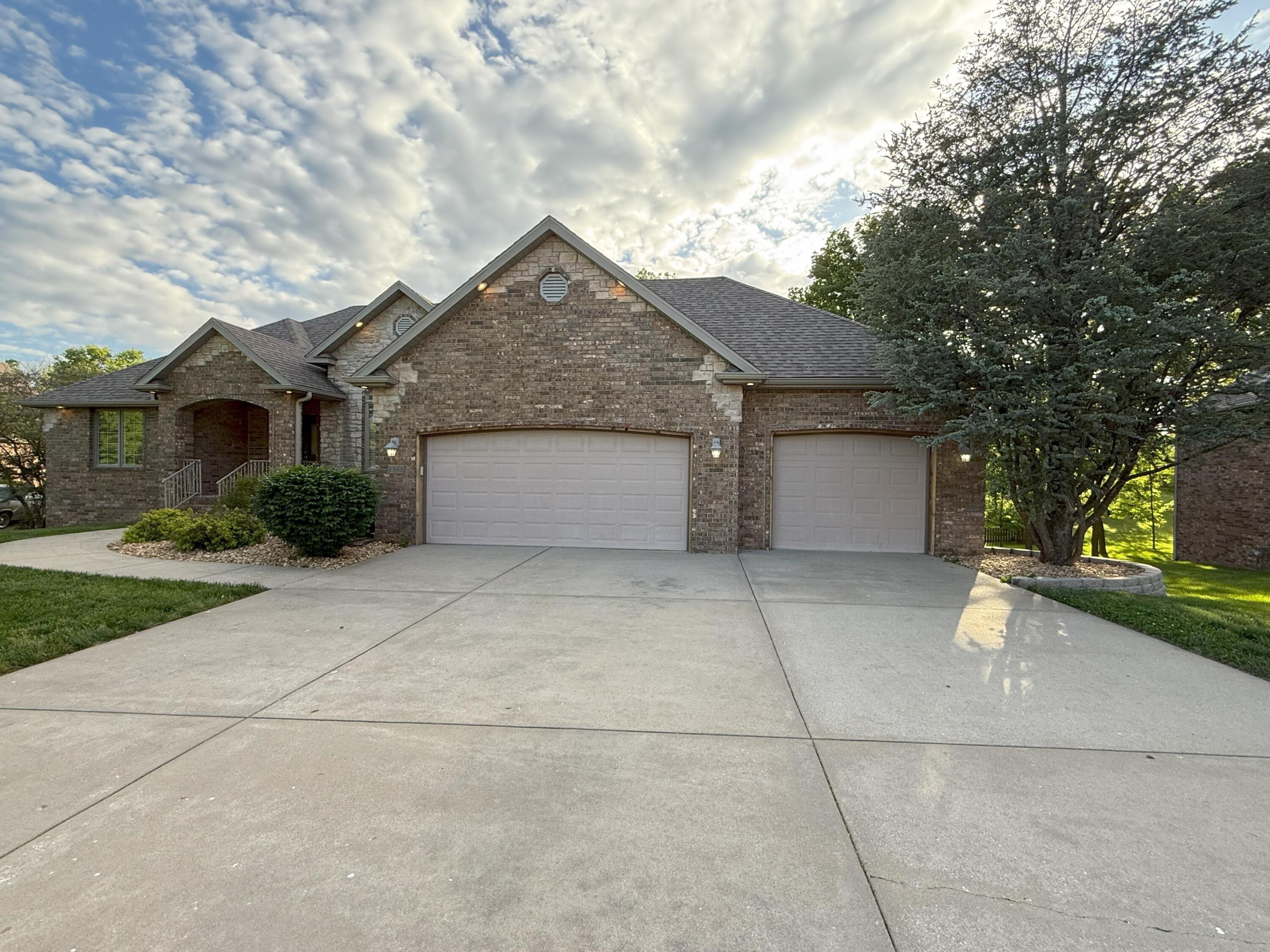 623 South Garden Way Property Photo 2