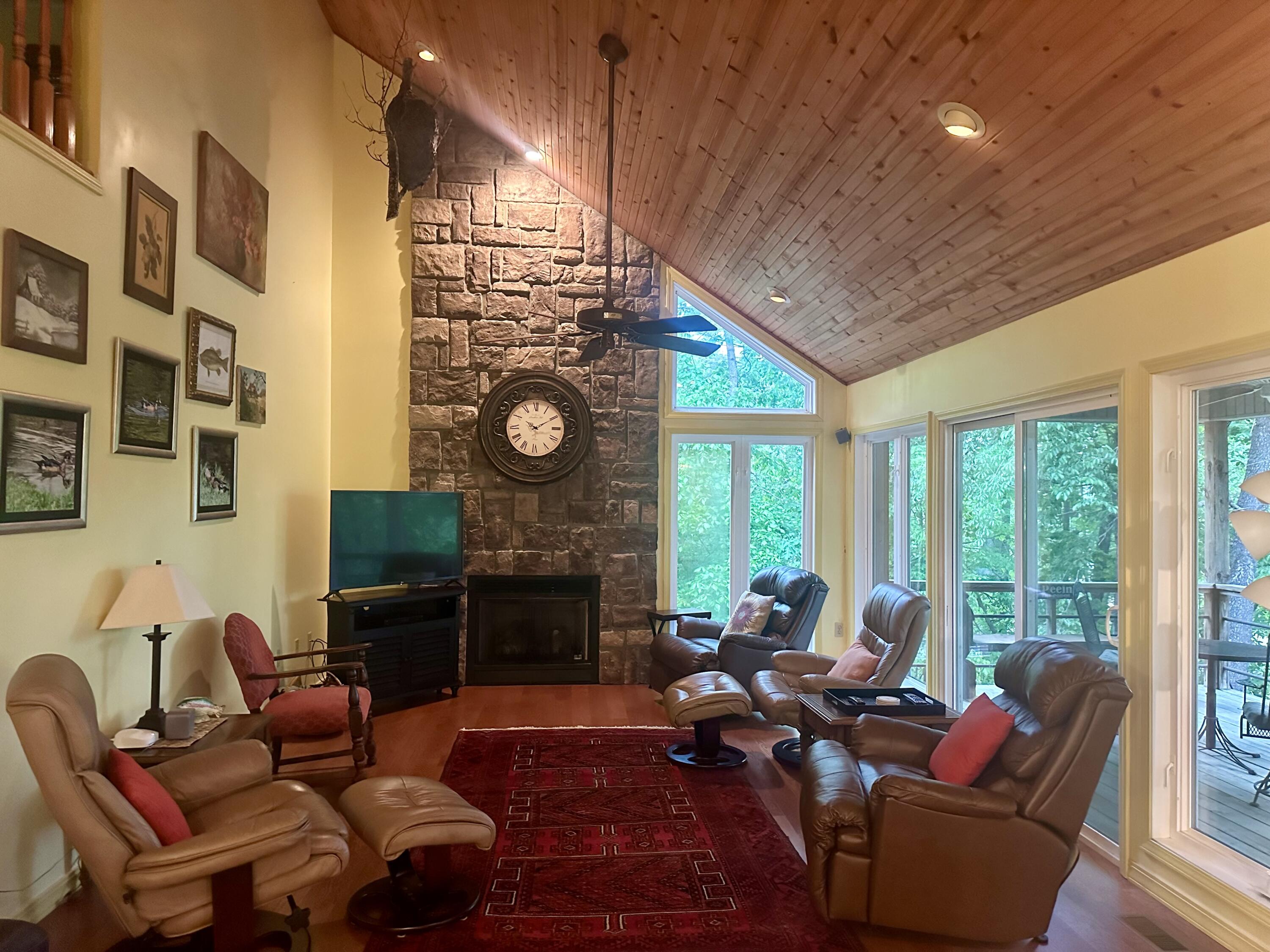 136 Riverview Drive Property Photo 6