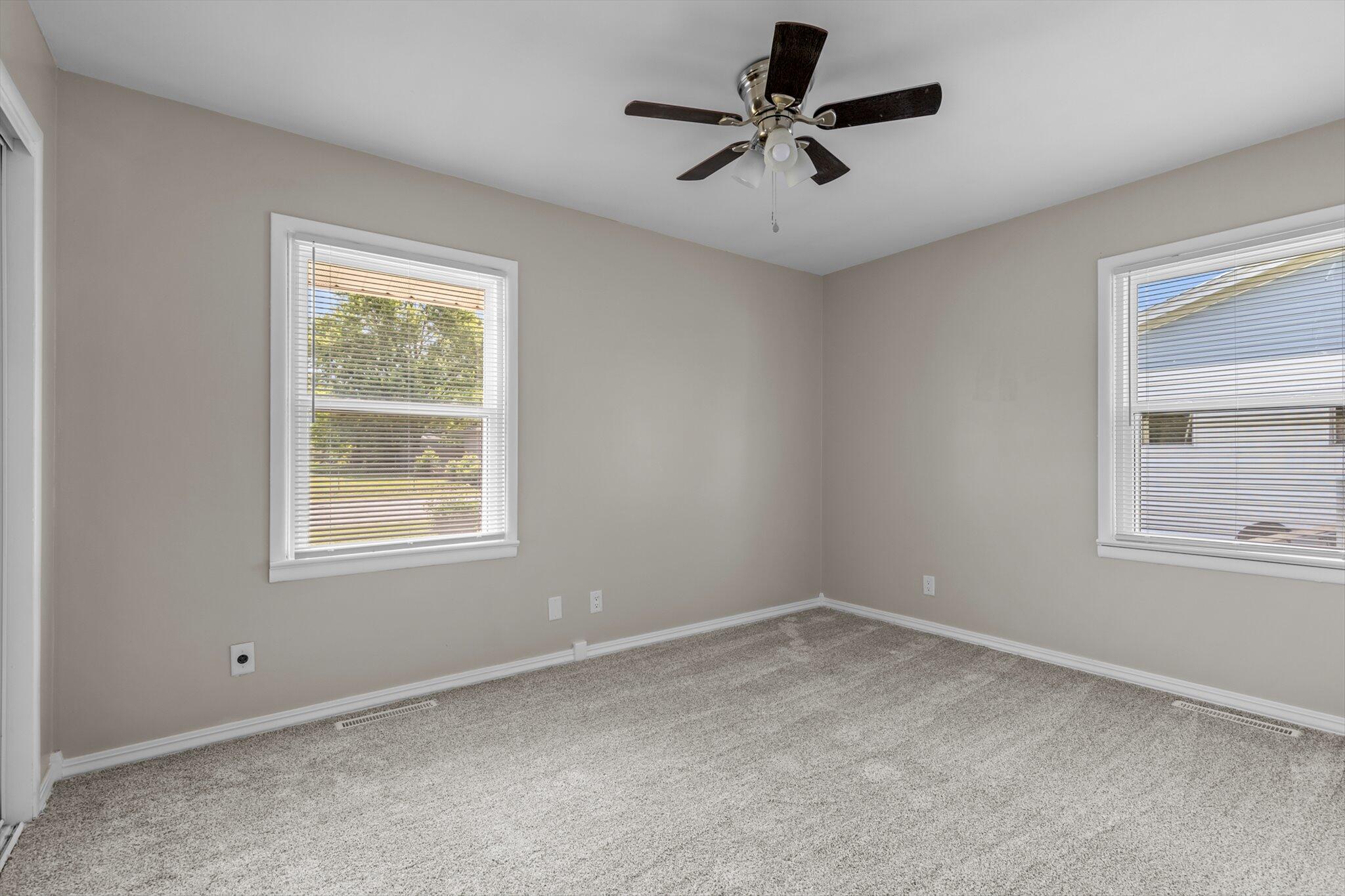 901 South East Street Property Photo 13