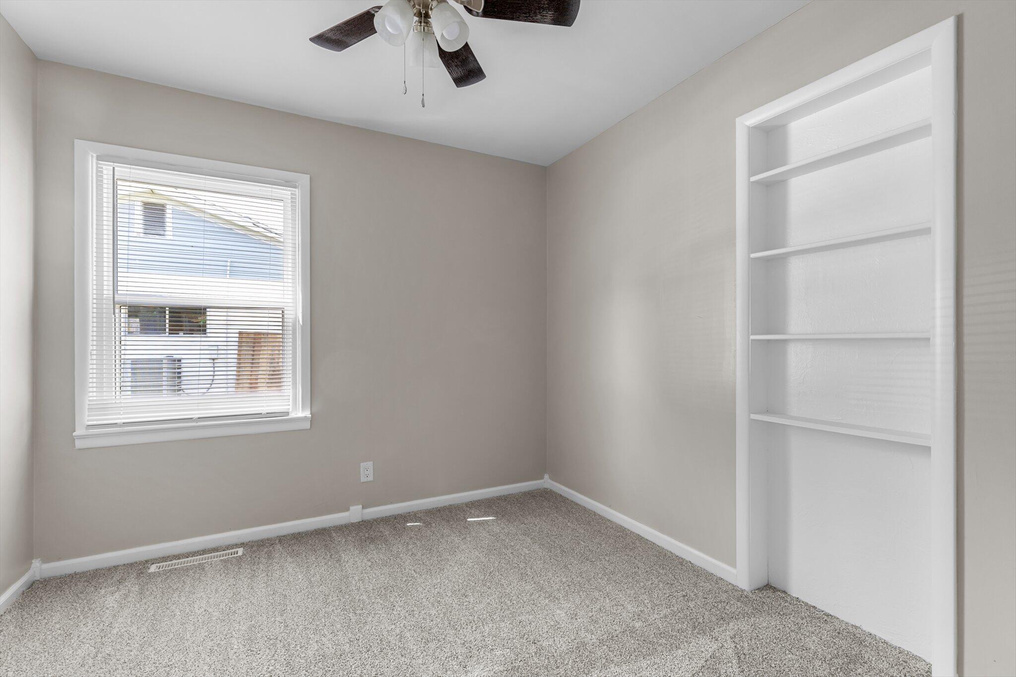 901 South East Street Property Photo 14