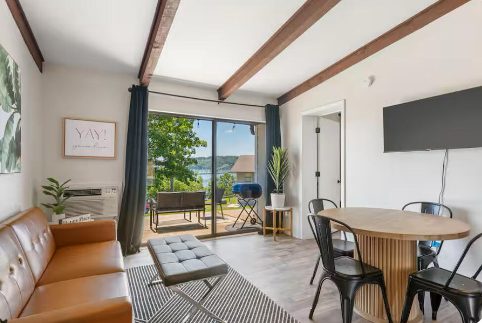 100 Getaway Circle Property Photo 2