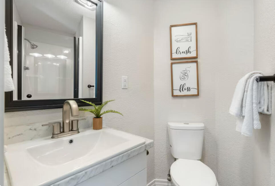 100 Getaway Circle Property Photo 8