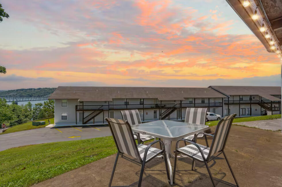 100 Getaway Circle Property Photo 11