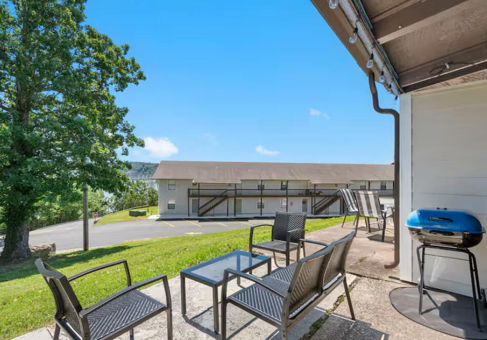 100 Getaway Circle Property Photo 12