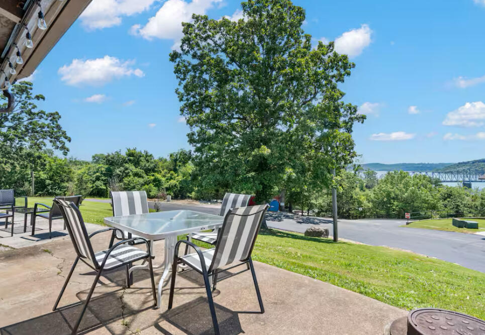 100 Getaway Circle Property Photo 13