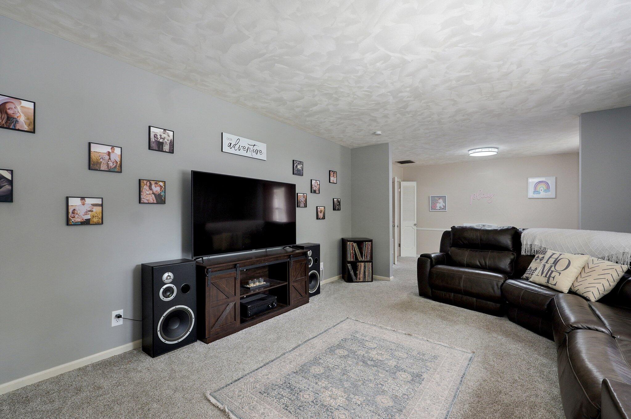 2142 East Shady Glen Drive Property Photo 3
