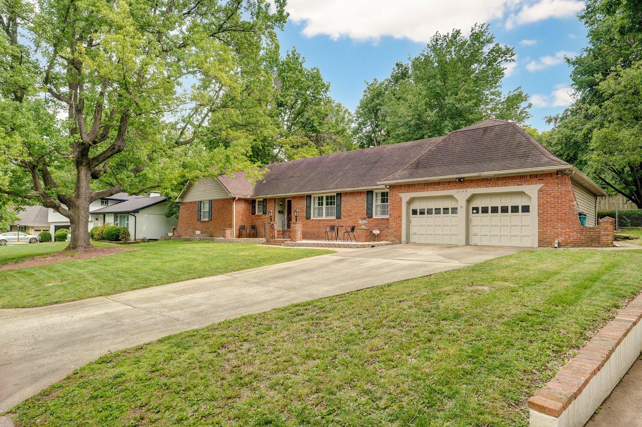 2142 East Shady Glen Drive Property Photo 6