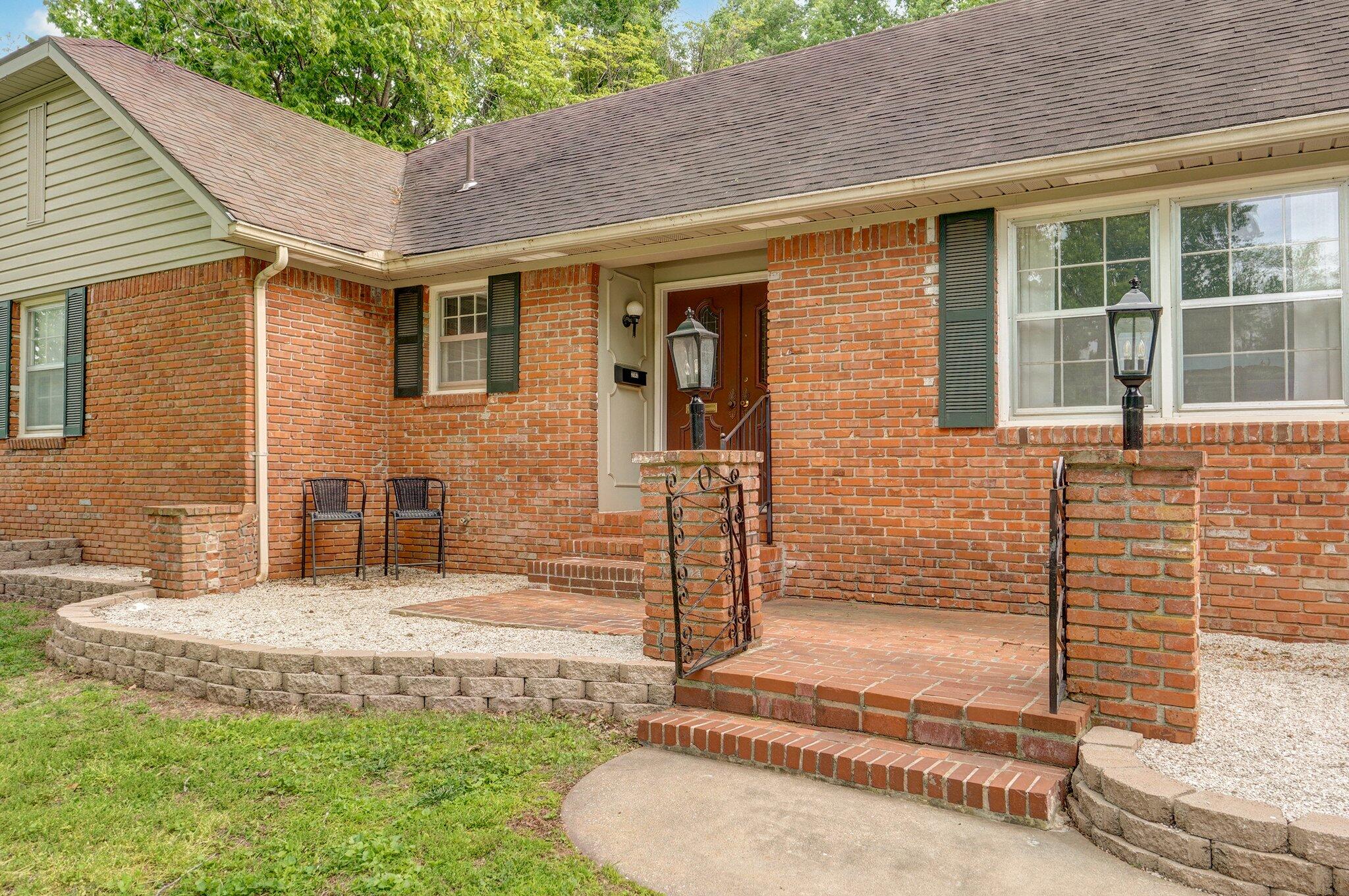 2142 East Shady Glen Drive Property Photo 8