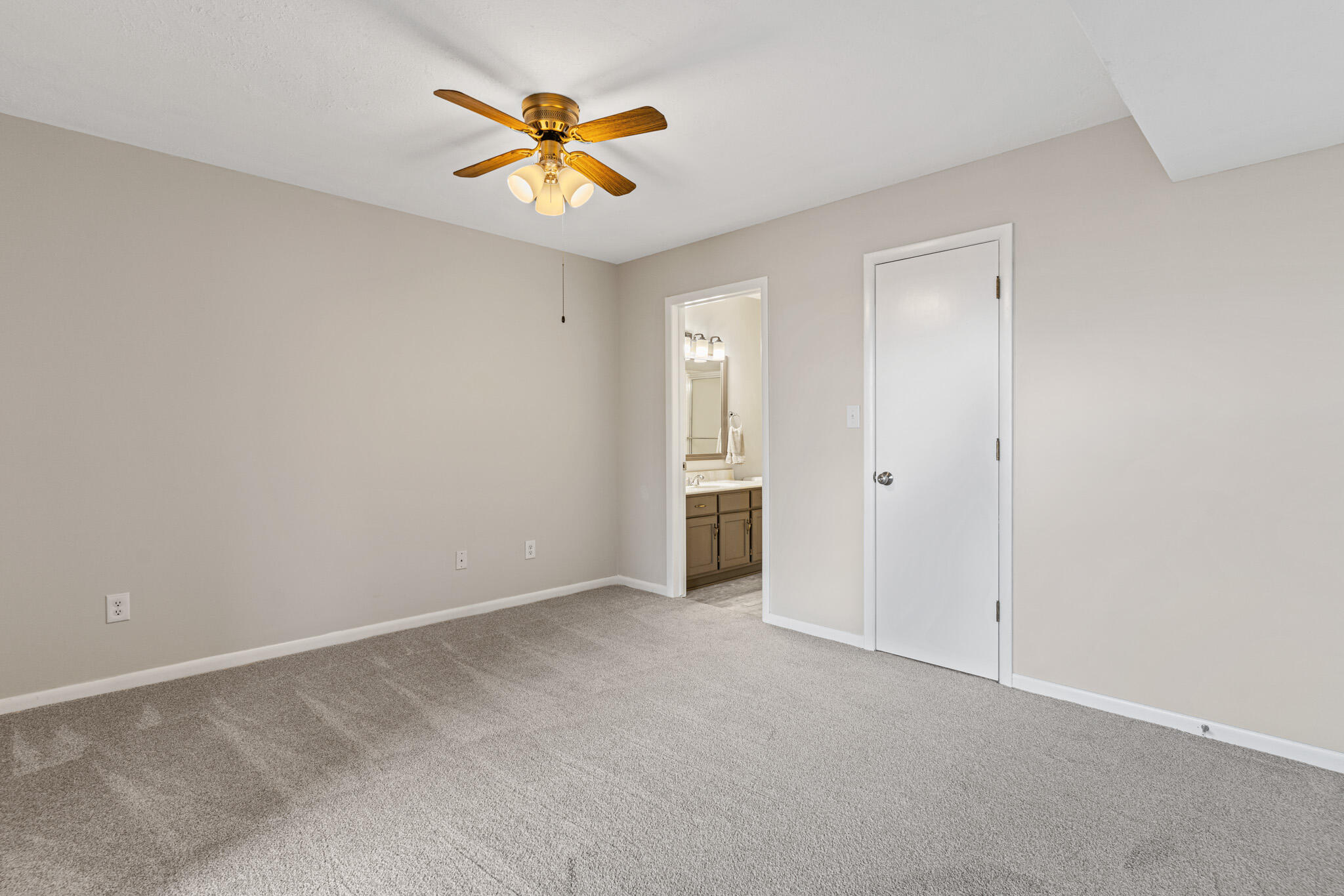 118 West Hensley Street Property Photo 11