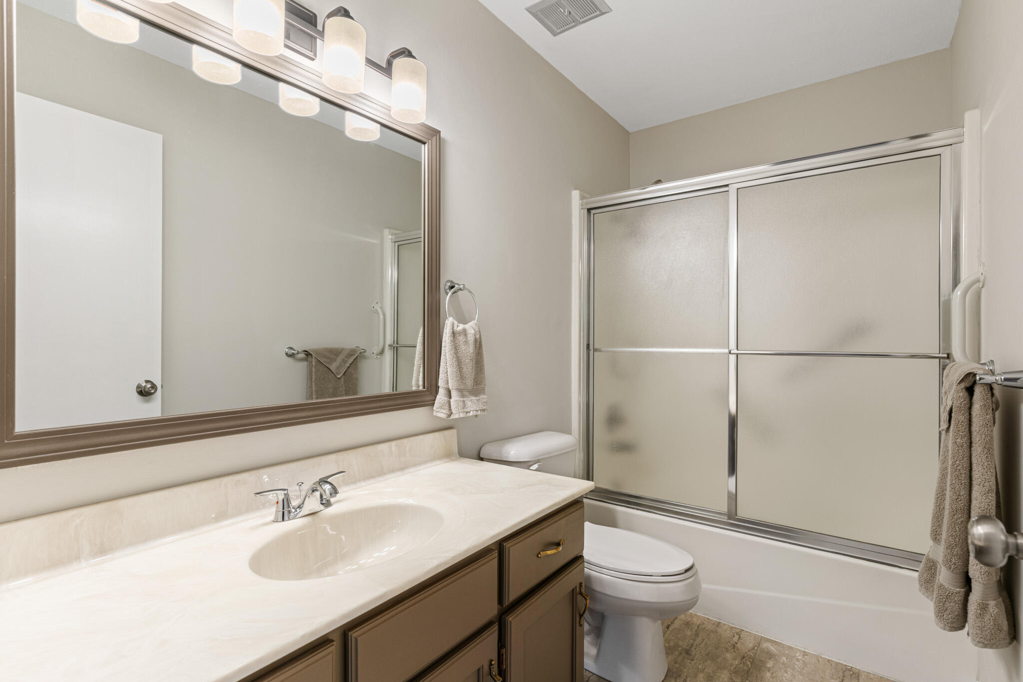118 West Hensley Street Property Photo 12