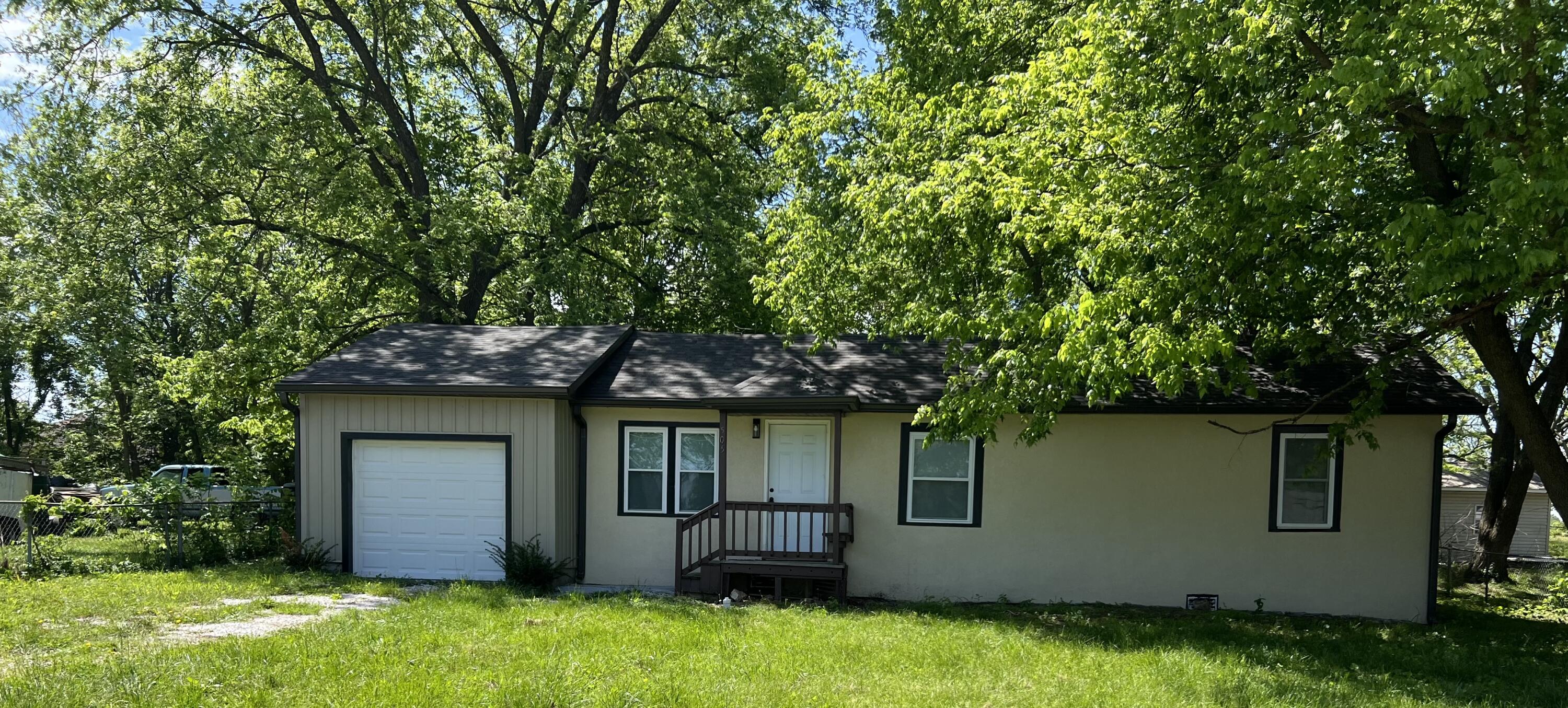 505 West Mill Street Property Photo