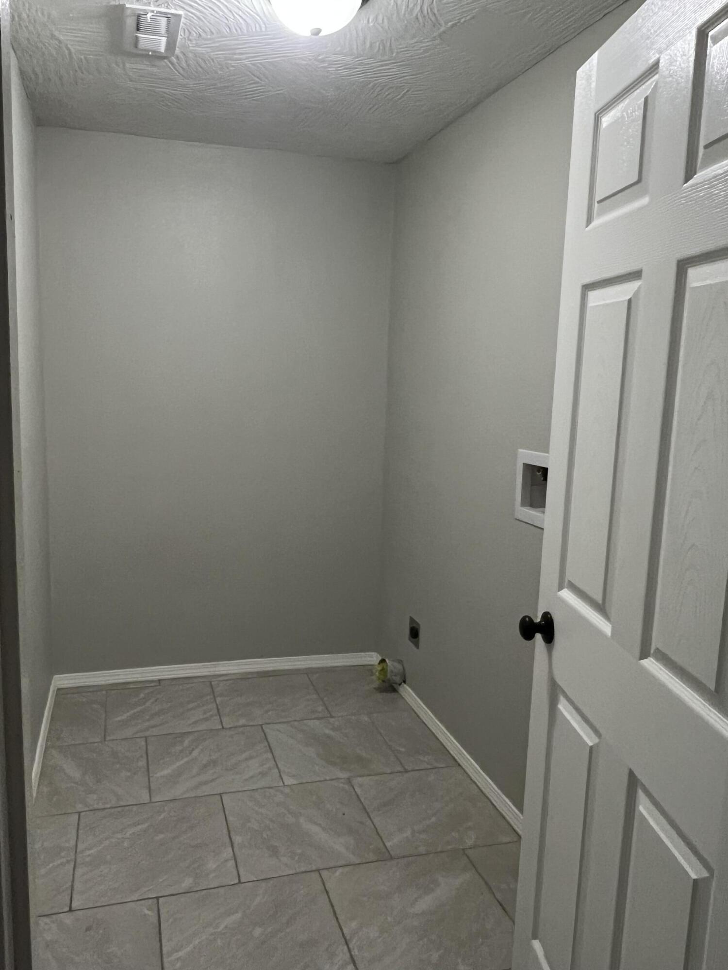 505 West Mill Street Property Photo 6