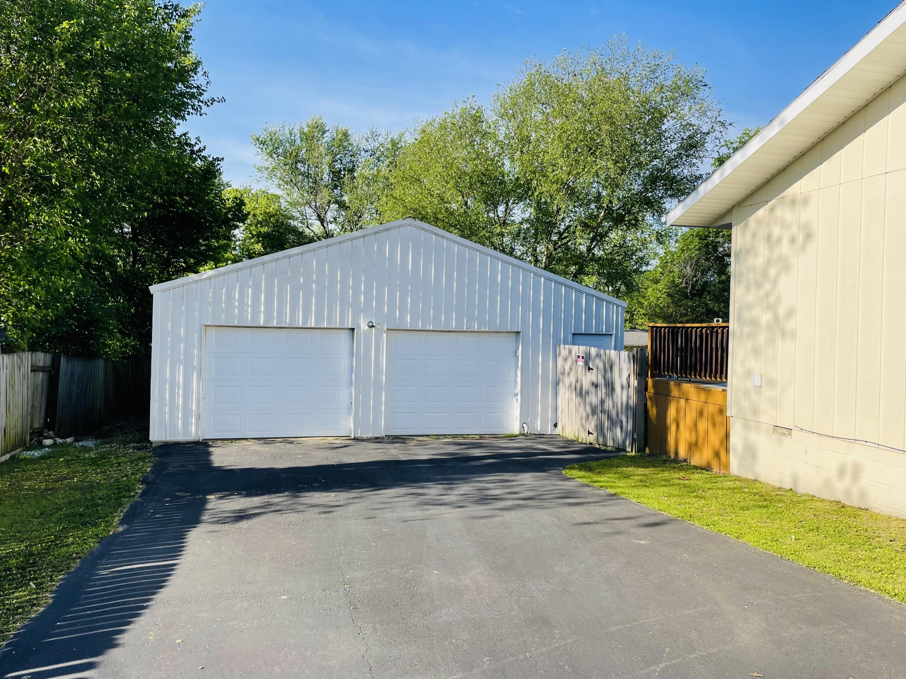 211 Bacorn Avenue Property Photo 2
